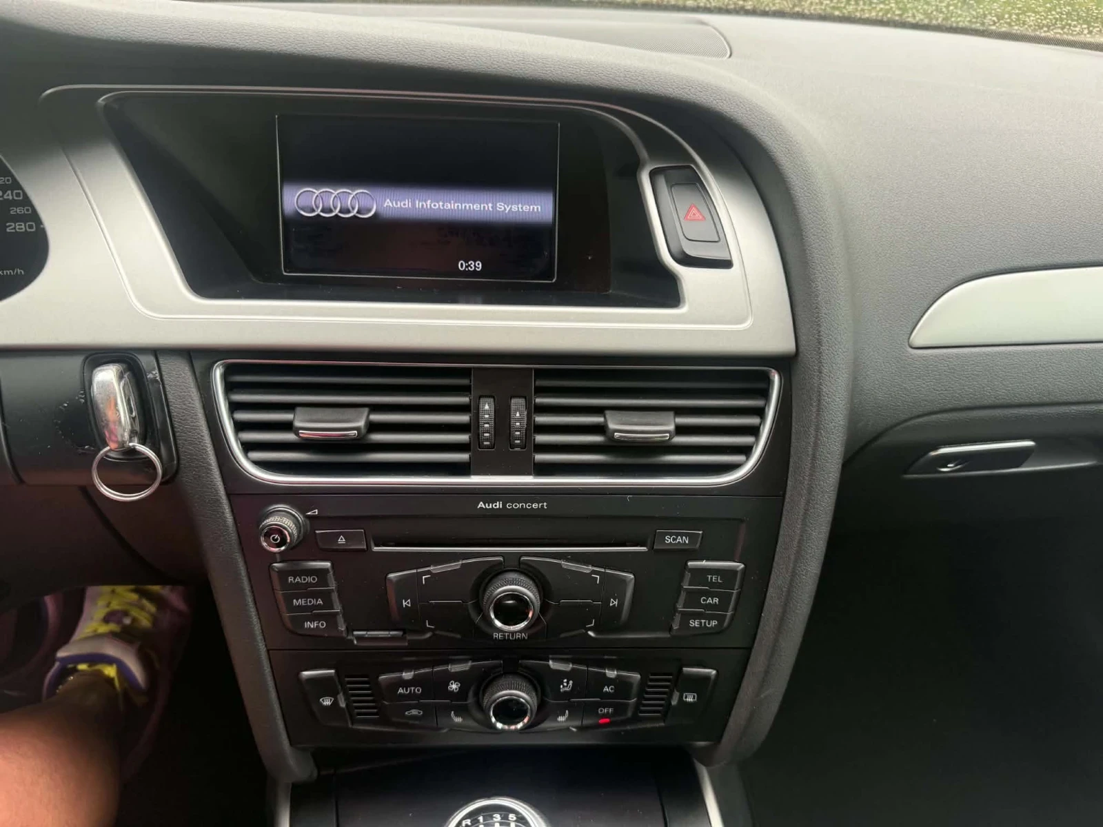Audi A4 2.0 TDI LED, снимка 11 - Автомобили и джипове - 54659313