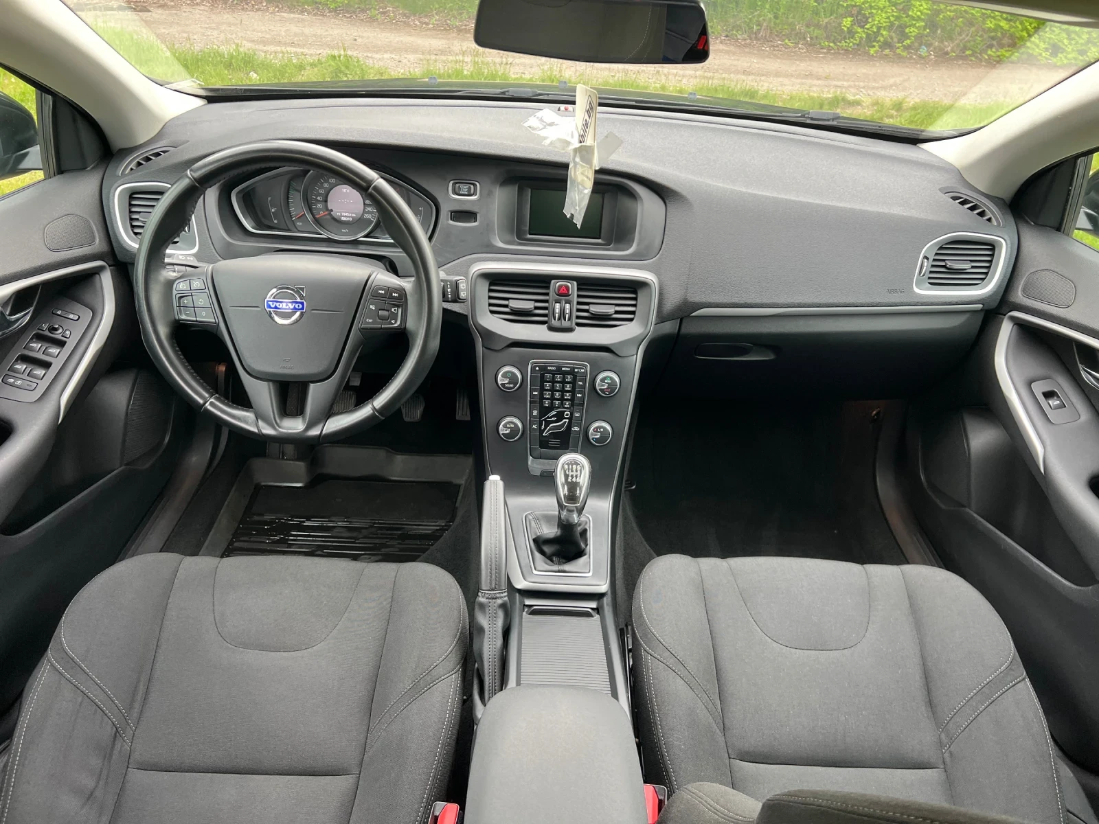 Volvo V40 1.6T Euro5//Обслужена//Сервизна книжка, снимка 12 - Автомобили и джипове - 54661693