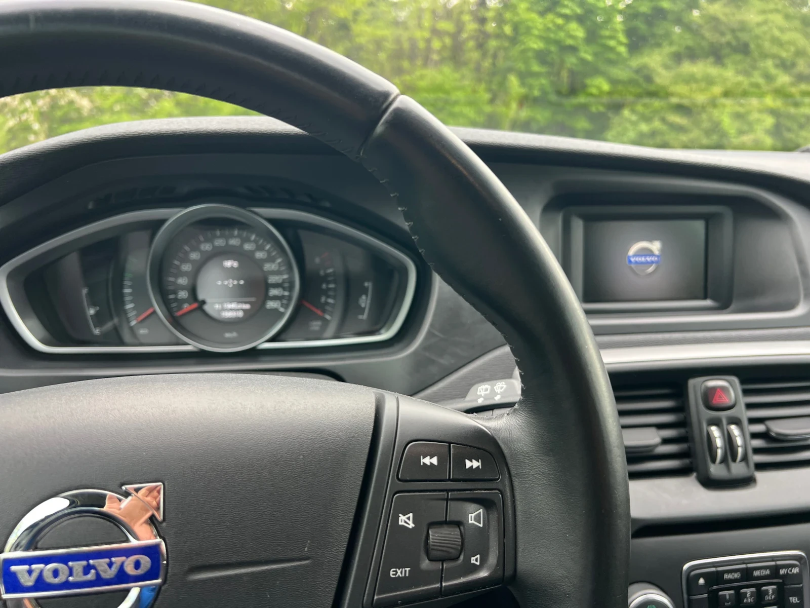 Volvo V40 1.6T Euro5//Обслужена//Сервизна книжка, снимка 13 - Автомобили и джипове - 54661693