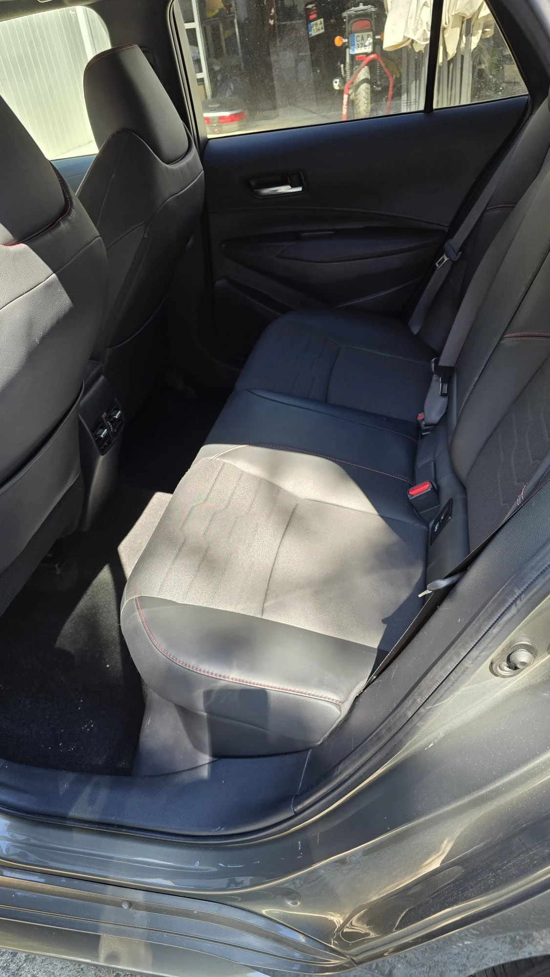 Toyota Corolla 2.0 TS Hybrid, снимка 15 - Автомобили и джипове - 54854949