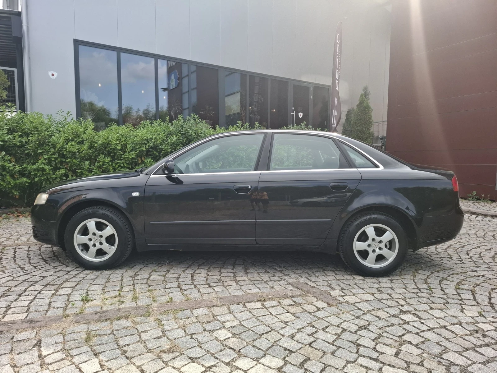 Audi A4 1.6i-102к.с.ПЕРФЕКТНА* ТОП СЪСТОЯНИЕ* , снимка 2 - Автомобили и джипове - 55127482