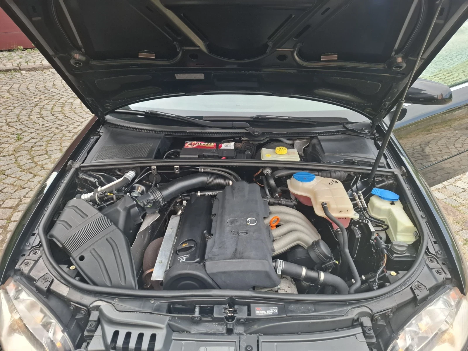 Audi A4 1.6i-102к.с.ПЕРФЕКТНА* ТОП СЪСТОЯНИЕ* , снимка 16 - Автомобили и джипове - 55127482