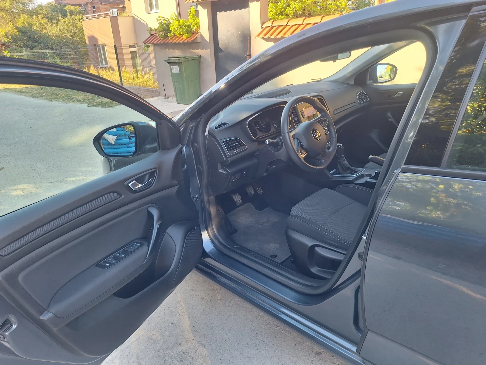 Renault Megane, снимка 6 - Автомобили и джипове - 55962169
