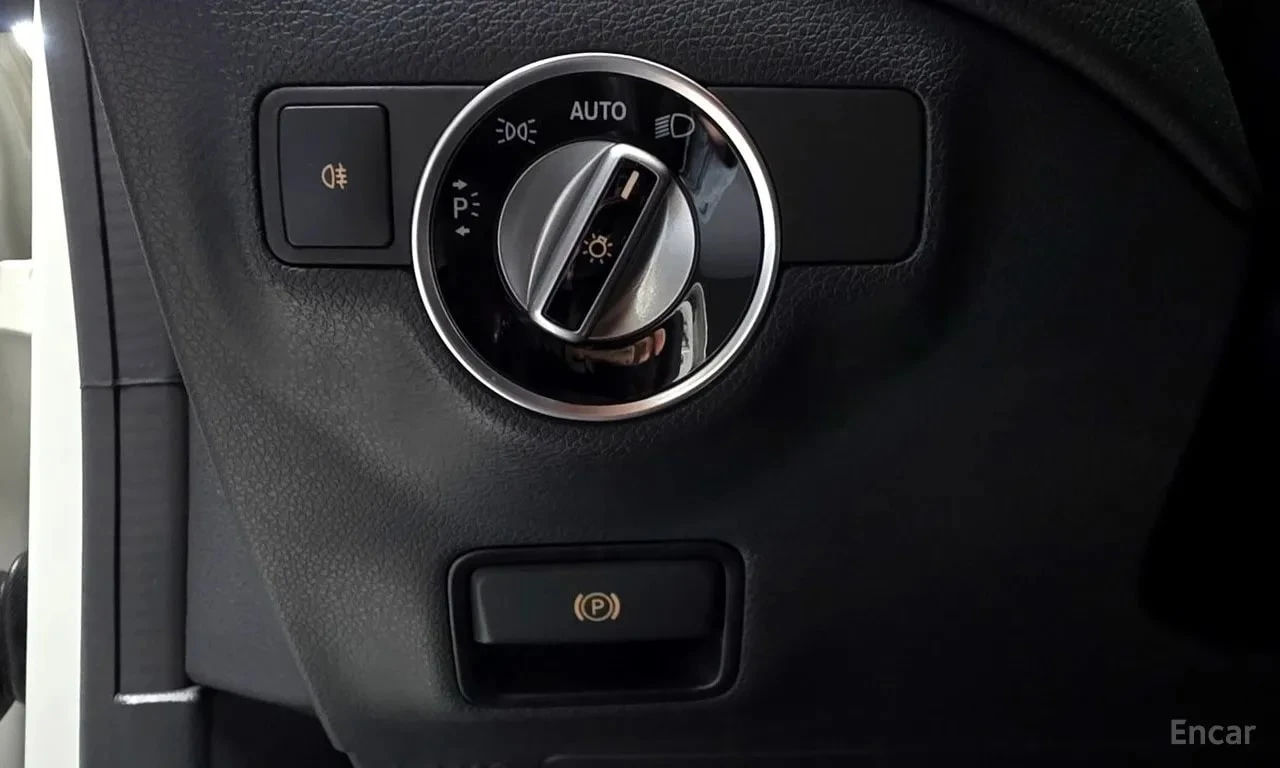 Mercedes-Benz CLA * CLA220 AMG Line * ЦЕНА ДО БГ, снимка 14 - Автомобили и джипове - 56131157