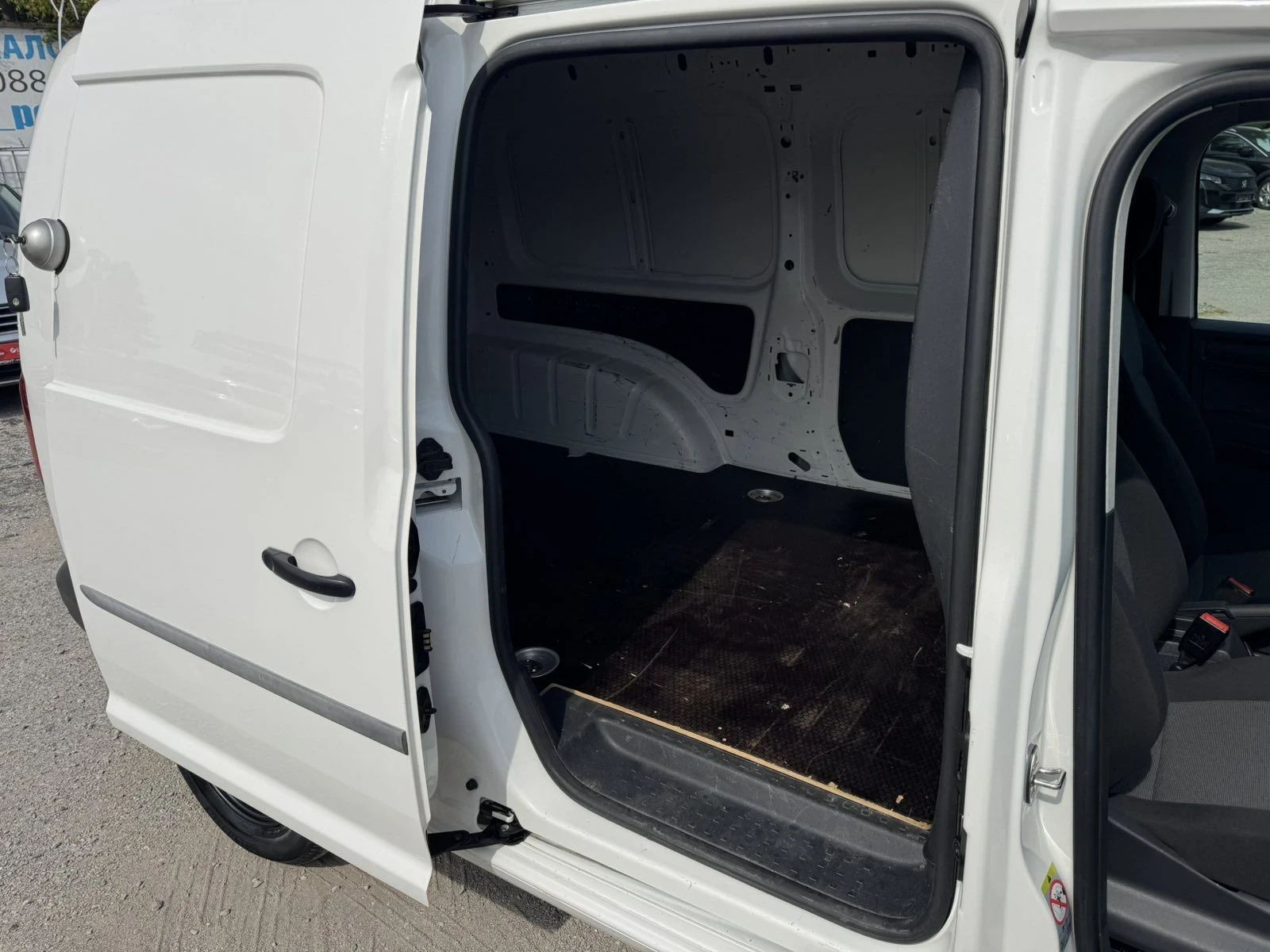VW Caddy 1.4 BENZIN 110 * MAXI * CLIMA * NAVI * , снимка 14 - Автомобили и джипове - 56150370