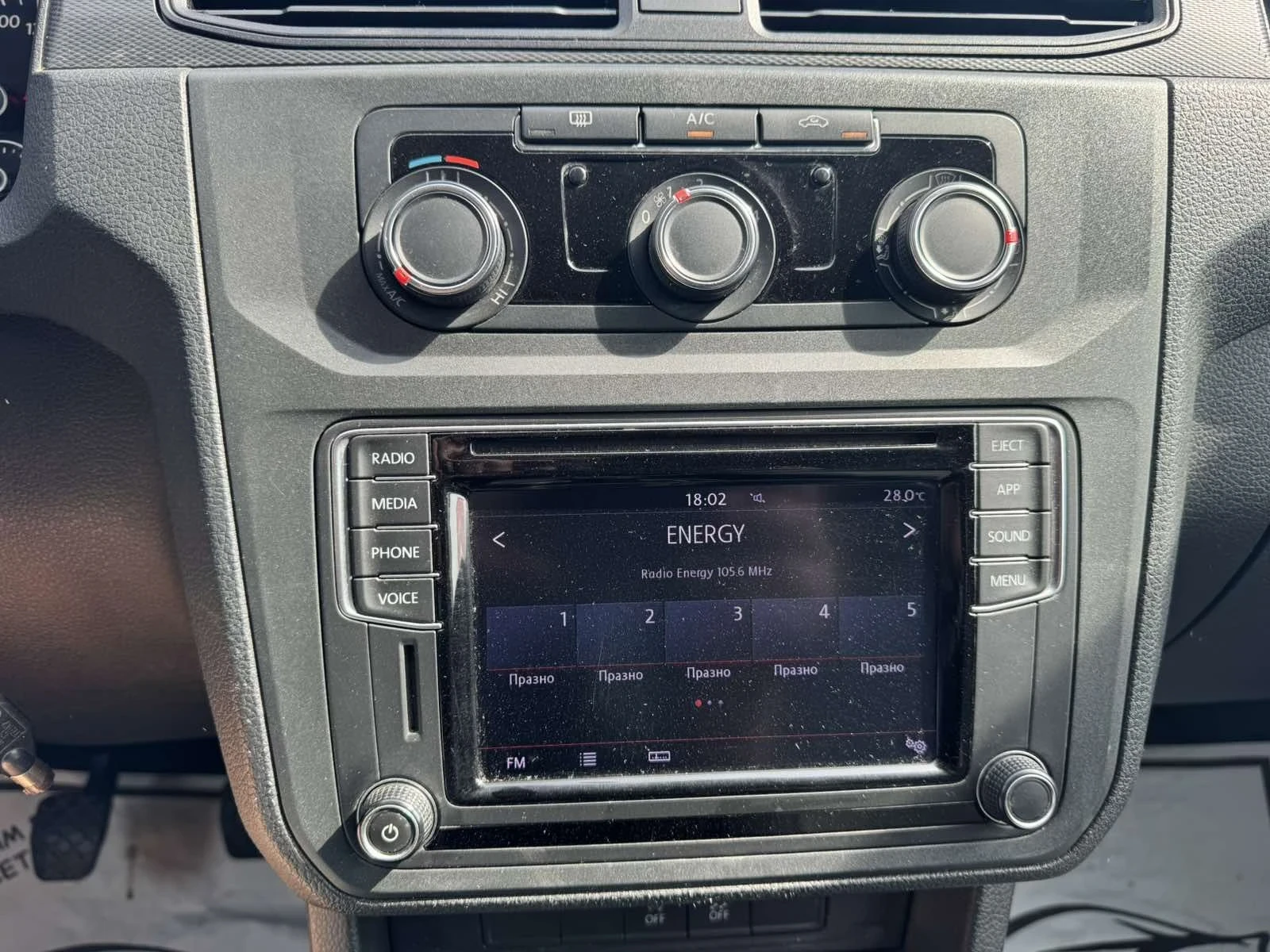 VW Caddy 1.4 BENZIN 110 * MAXI * CLIMA * NAVI * , снимка 11 - Автомобили и джипове - 56150370
