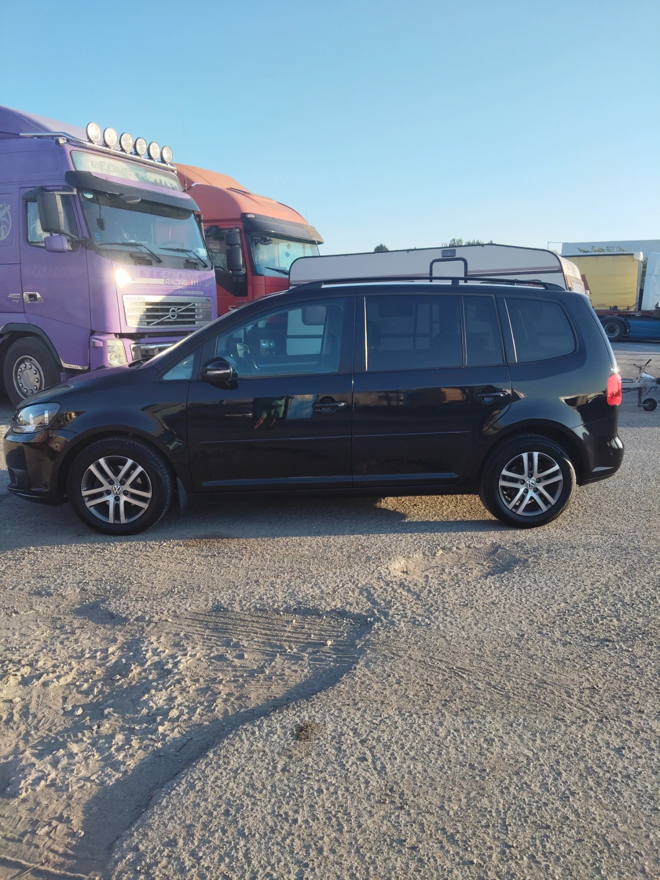 VW Touran, снимка 8 - Автомобили и джипове - 56393924