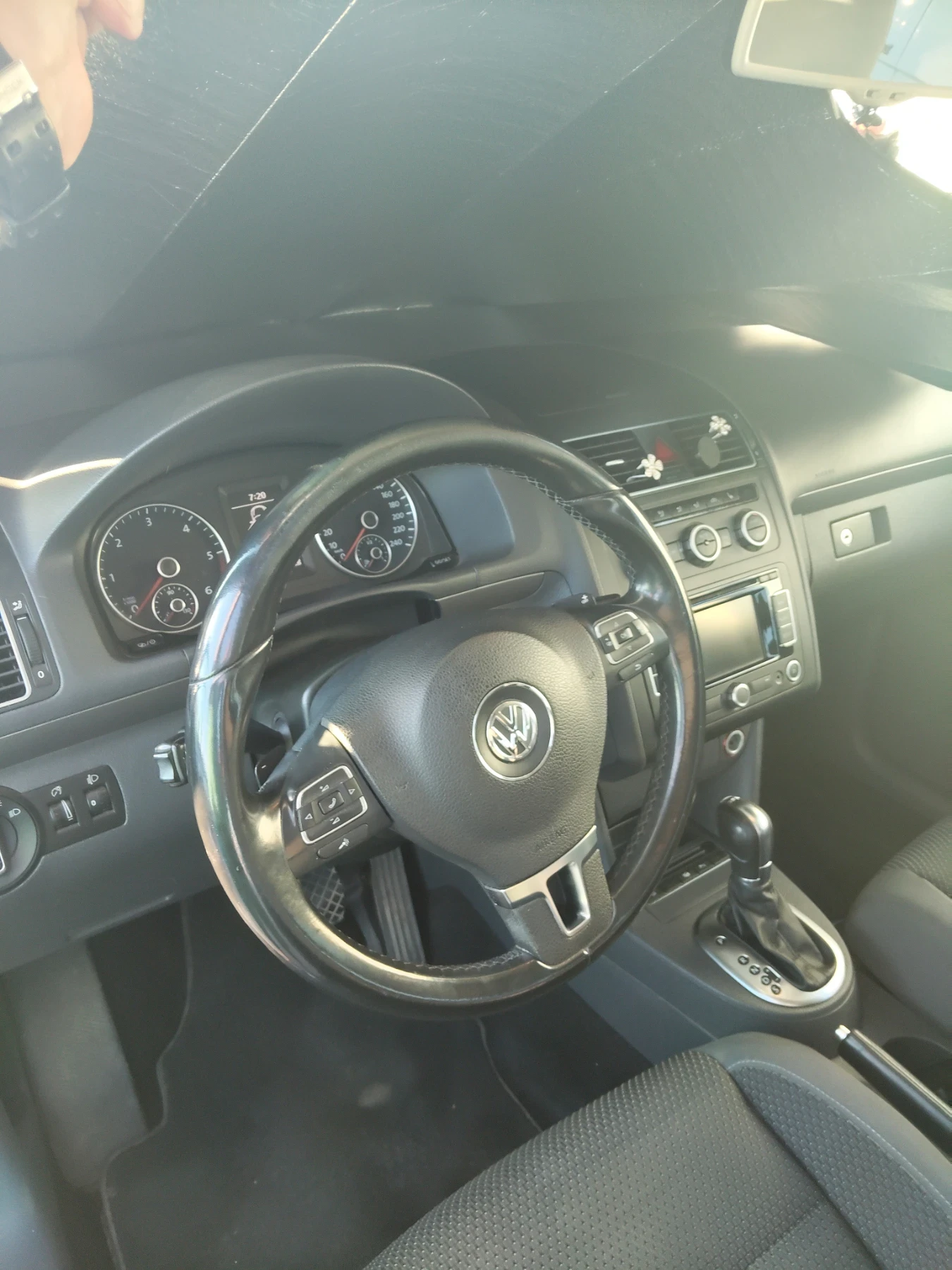 VW Touran, снимка 15 - Автомобили и джипове - 56393924