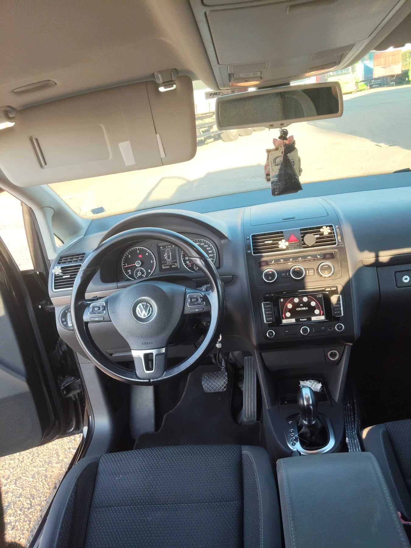 VW Touran, снимка 6 - Автомобили и джипове - 56393924