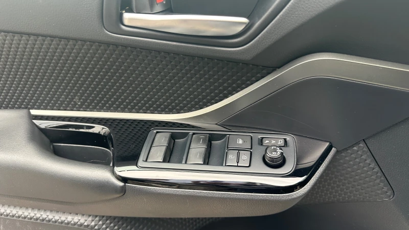 Toyota C-HR GR Sport 2.0 Hybrid в Гаранция, снимка 16 - Автомобили и джипове - 53386541