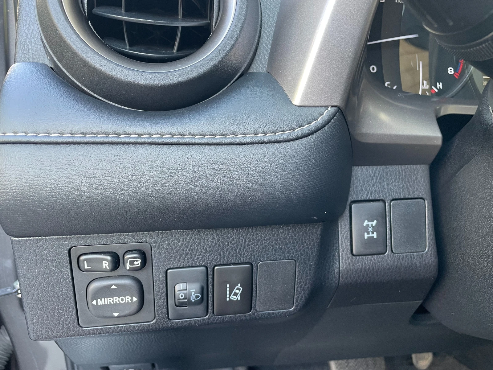 Toyota Rav4 2.0 AWD/4x4 CVT- в ГАРАНЦИЯ - изображение 8