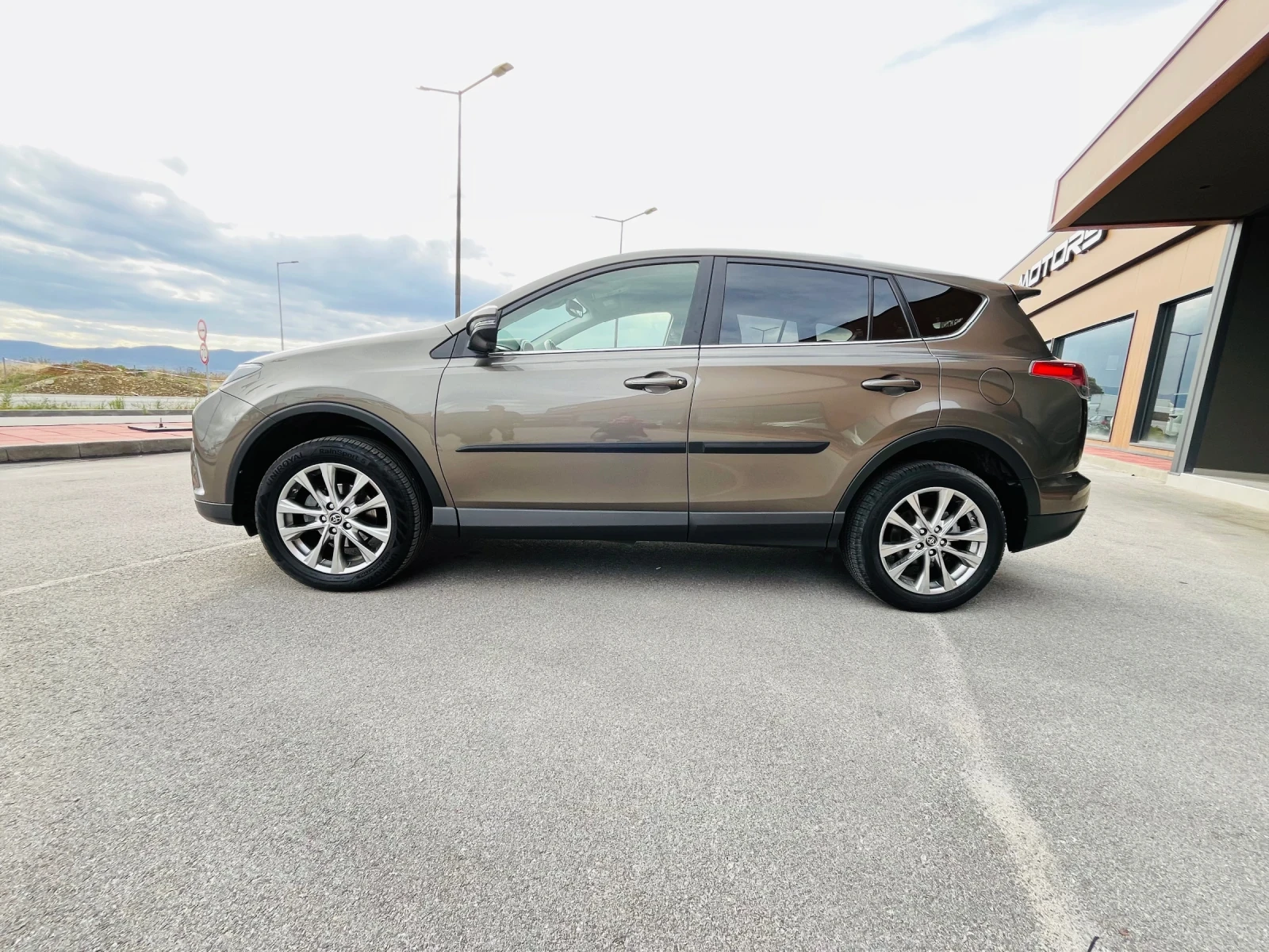 Toyota Rav4 2.0i-152к.с.;4х4;FACELIFT;Keyless-Go;ЕЛ.БАГАЖНИК - изображение 2