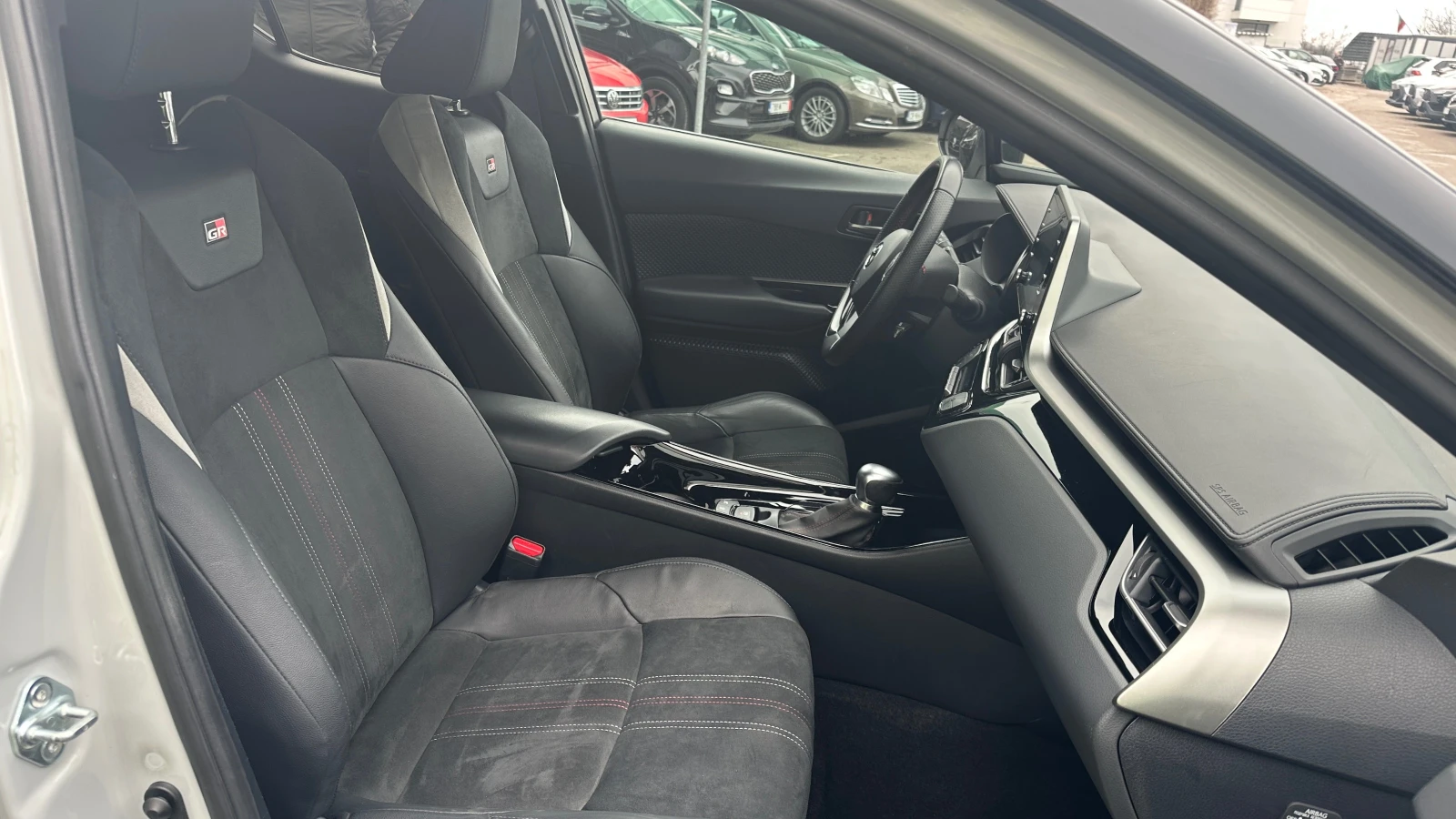 Toyota C-HR GR Sport 2.0 Hybrid � �������� | Mobile.bg � ����������� 11