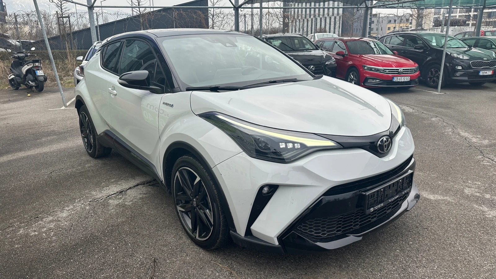 Toyota C-HR GR Sport 2.0 Hybrid в Гаранция - изображение 2