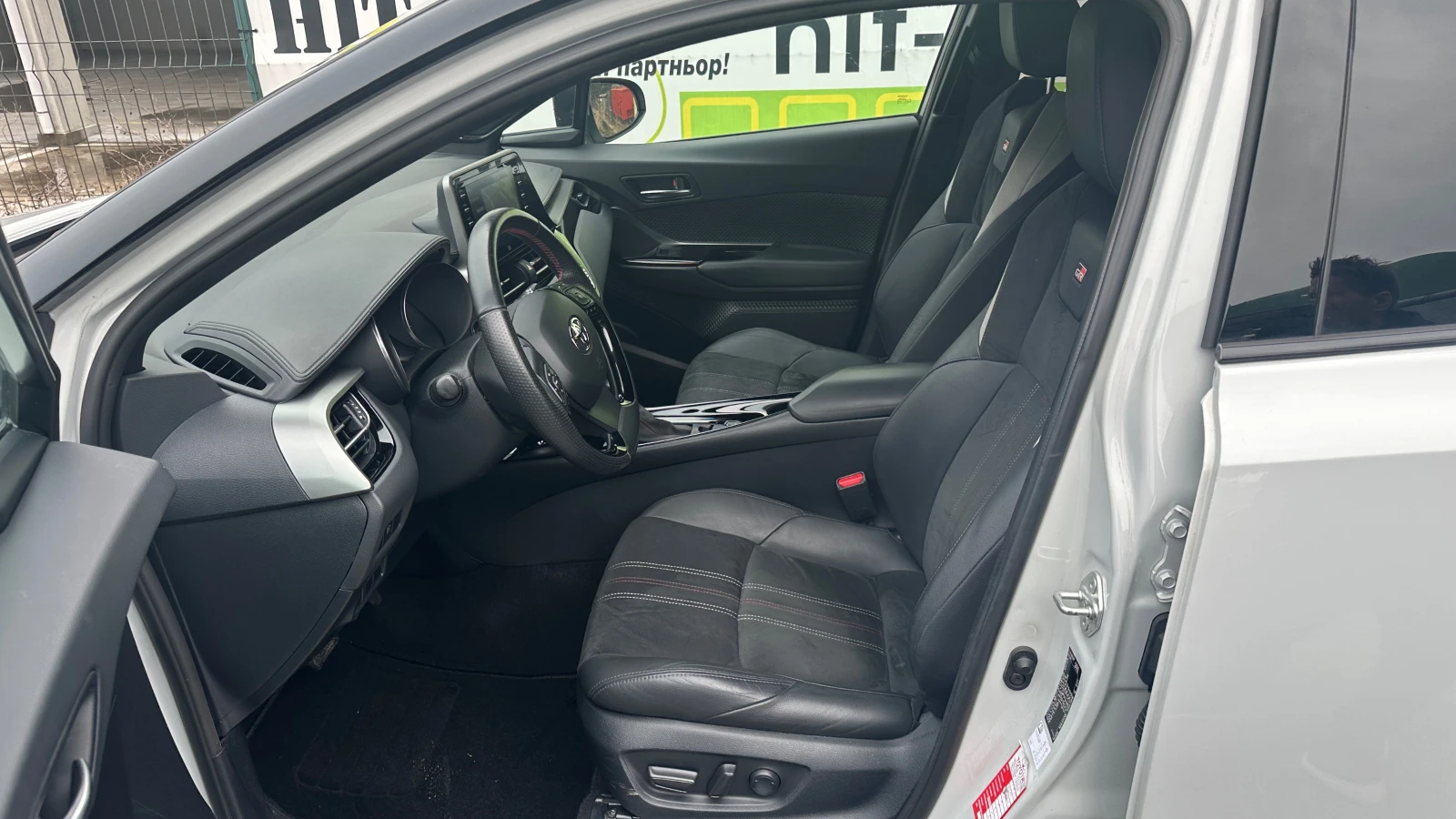 Toyota C-HR GR Sport 2.0 Hybrid в Гаранция - изображение 8