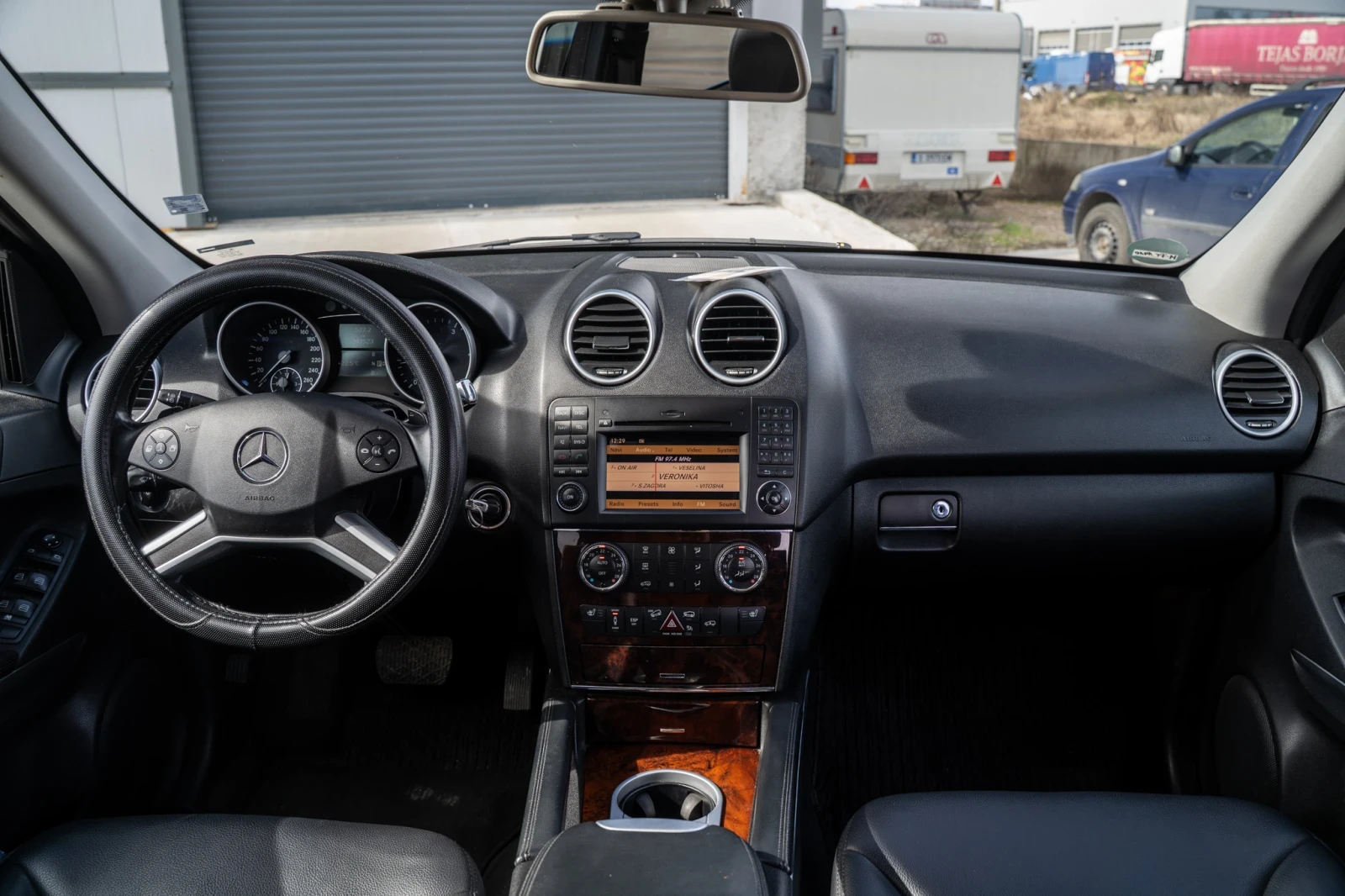 Mercedes-Benz ML 350 4MATIC AIRmatic / Сменени вериги /обслужена, снимка 12 - Автомобили и джипове - 53739921