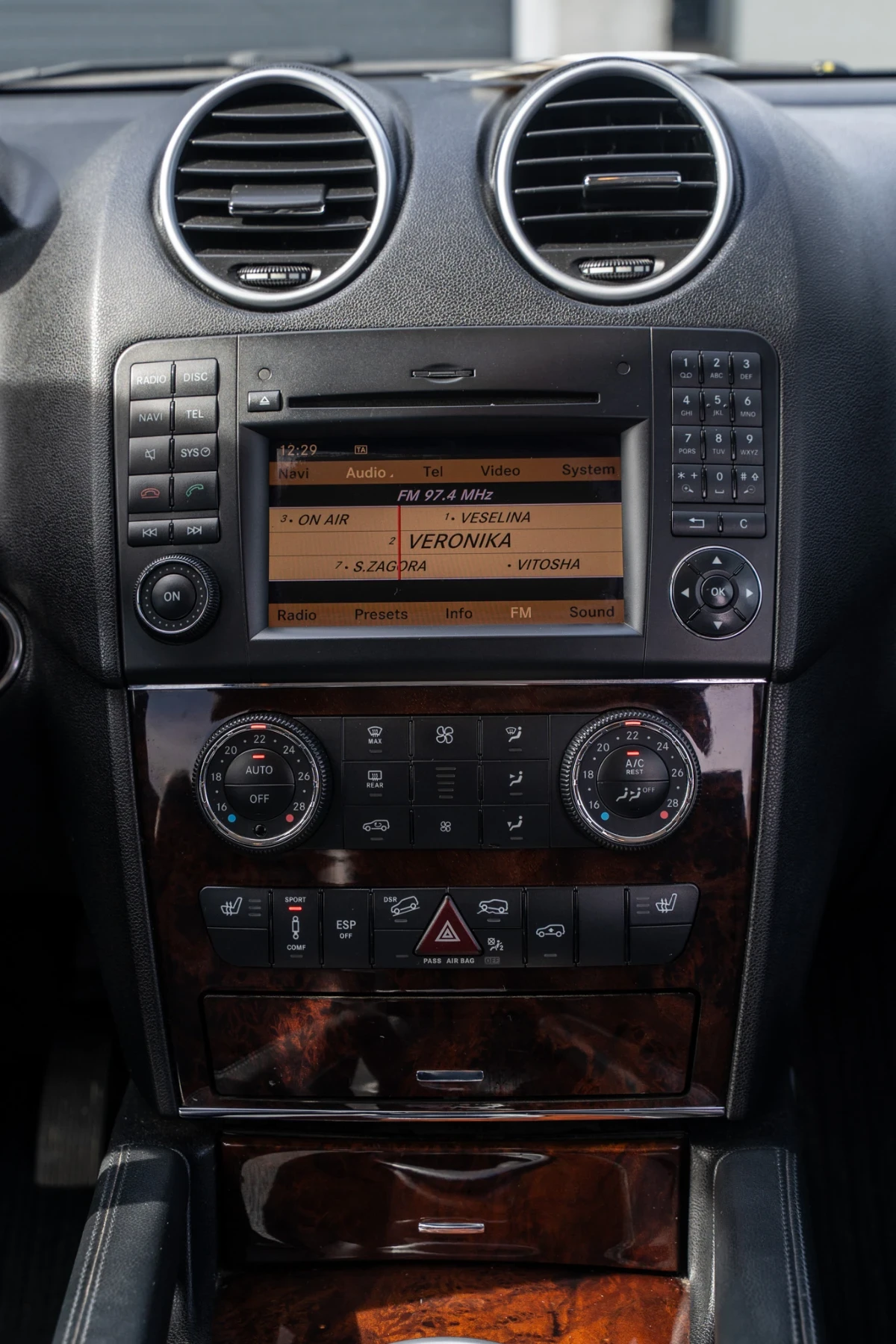 Mercedes-Benz ML 350 4MATIC AIRmatic / Сменени вериги /обслужена, снимка 13 - Автомобили и джипове - 53739921