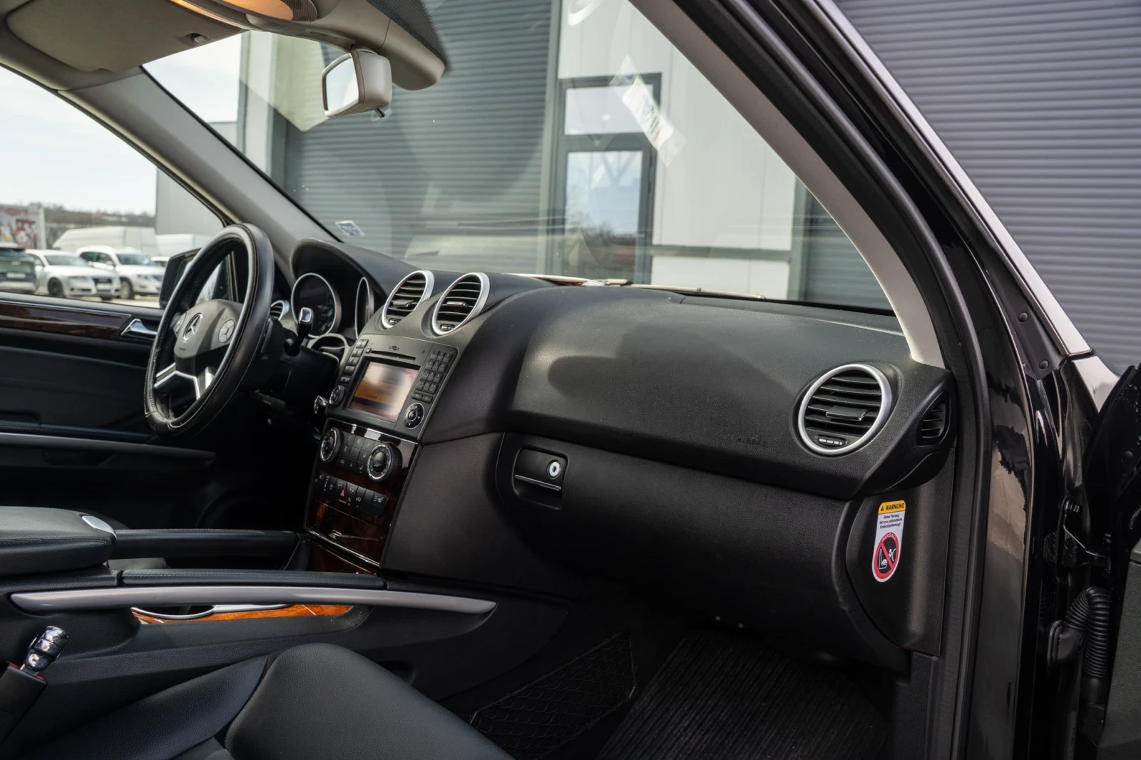 Mercedes-Benz ML 350 4MATIC AIRmatic / Сменени вериги /обслужена, снимка 15 - Автомобили и джипове - 53739921