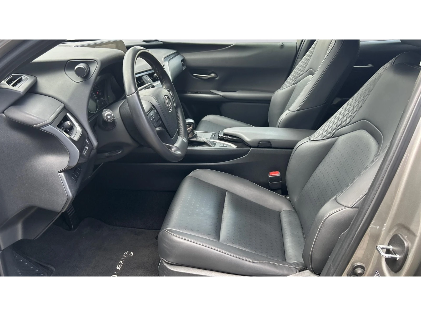 Lexus UX 250h Месечна вноска от 307  , снимка 12 - Автомобили и джипове - 53762550