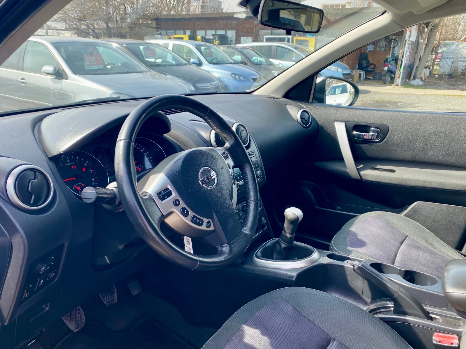 Nissan Qashqai, снимка 6 - Автомобили и джипове - 53881512