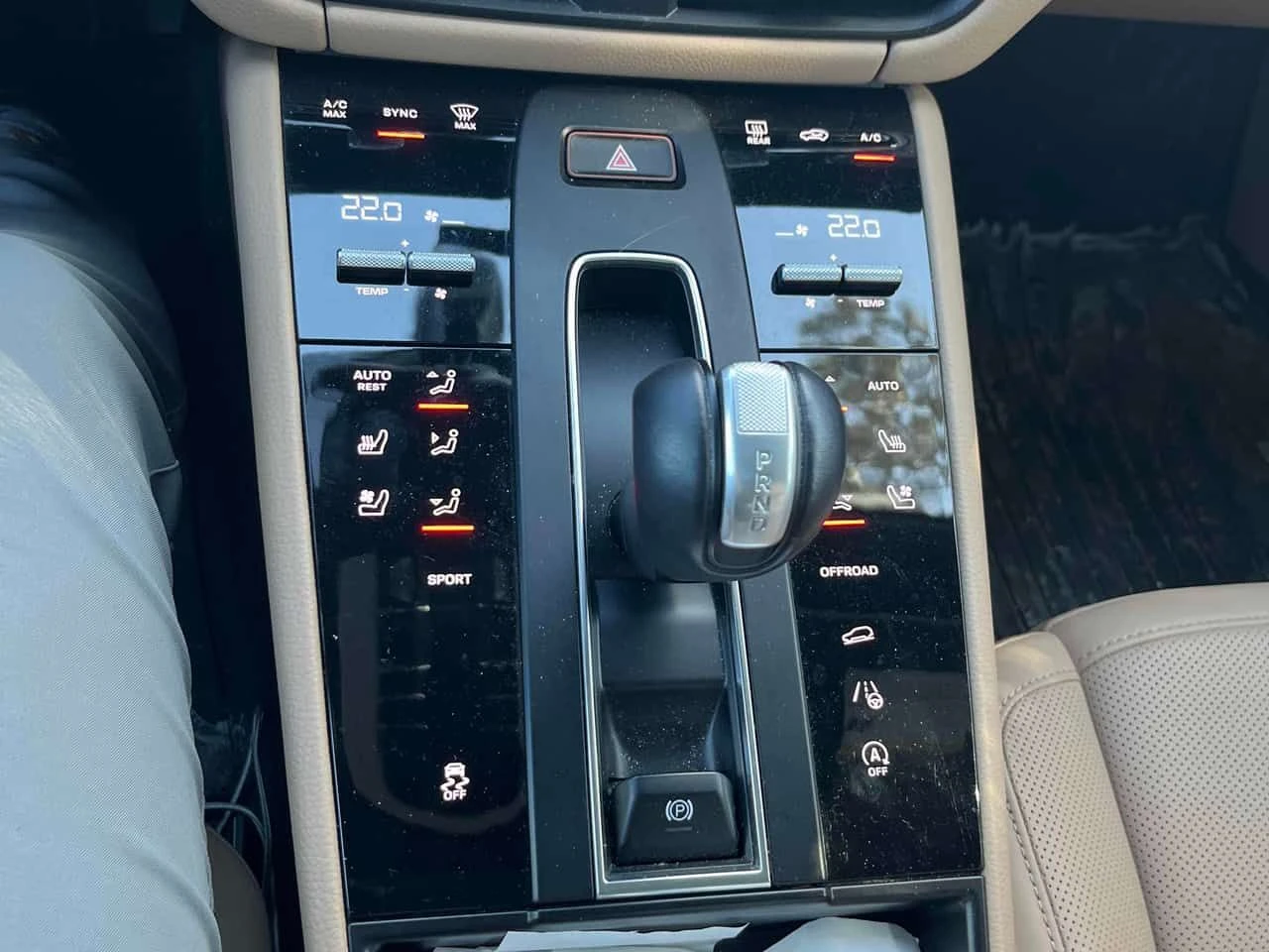 Porsche Macan AWD * ДИСТРОНИК* 360 КАМЕРА* ОБДУХВАНЕ* ПАНОРАМА* , снимка 11 - Автомобили и джипове - 53966273