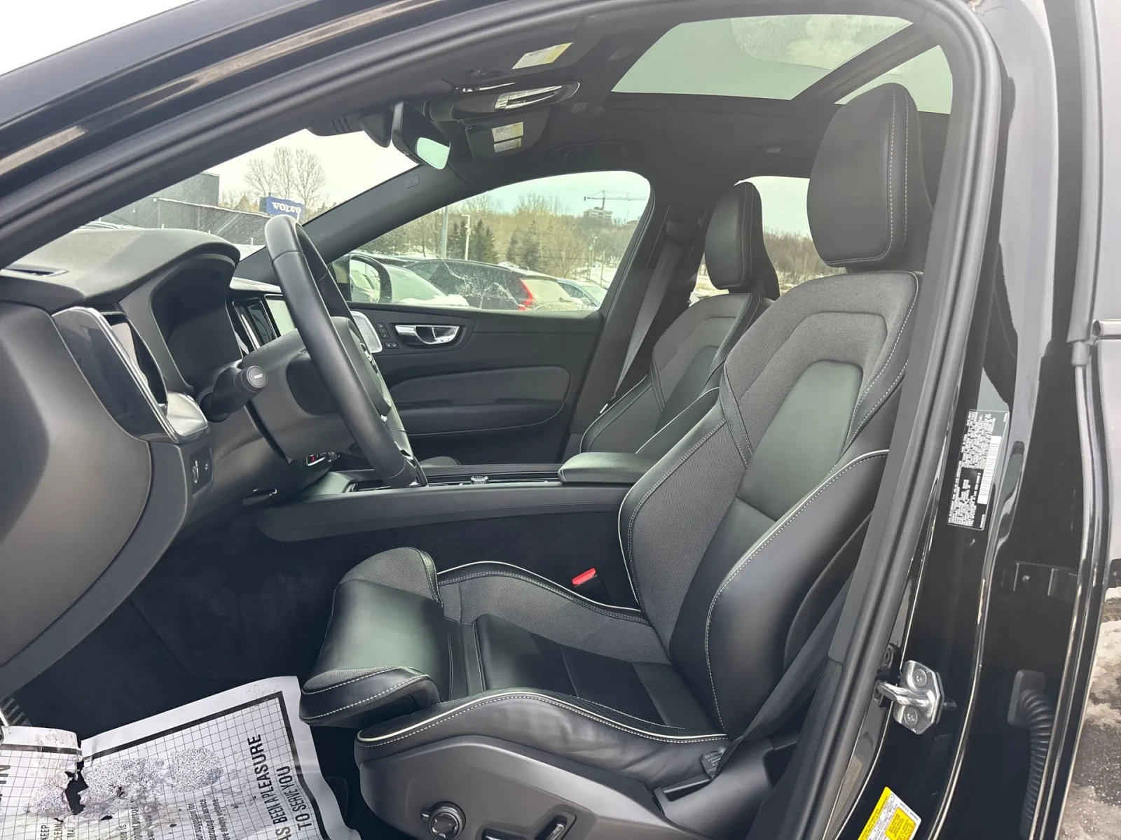 Volvo XC60 B6 R-Design * CARFAX* HEAD-UP, снимка 5 - Автомобили и джипове - 54078063