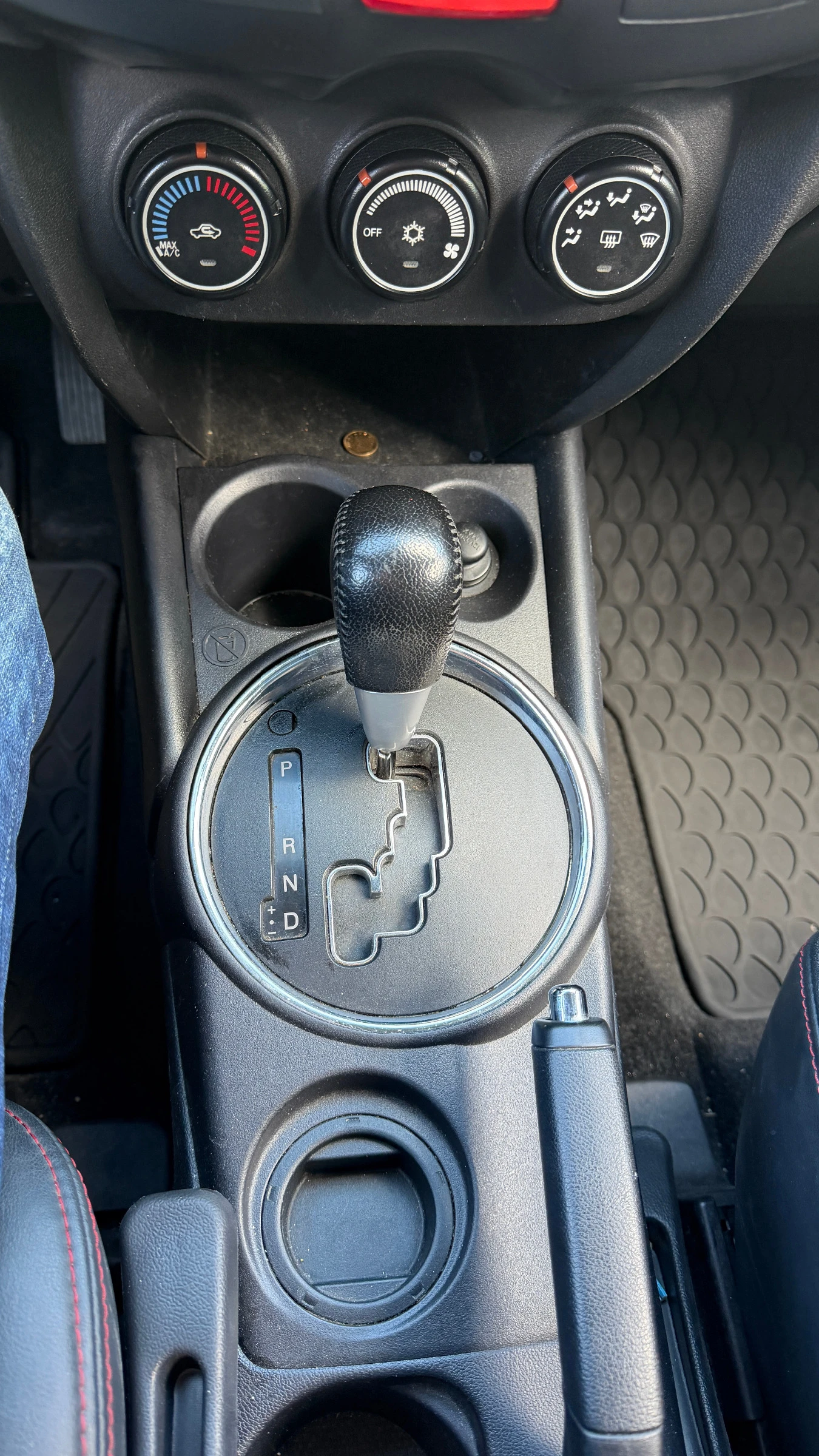 Mitsubishi Outlander Sport 2.0 i ГАЗ, снимка 17 - Автомобили и джипове - 54148722