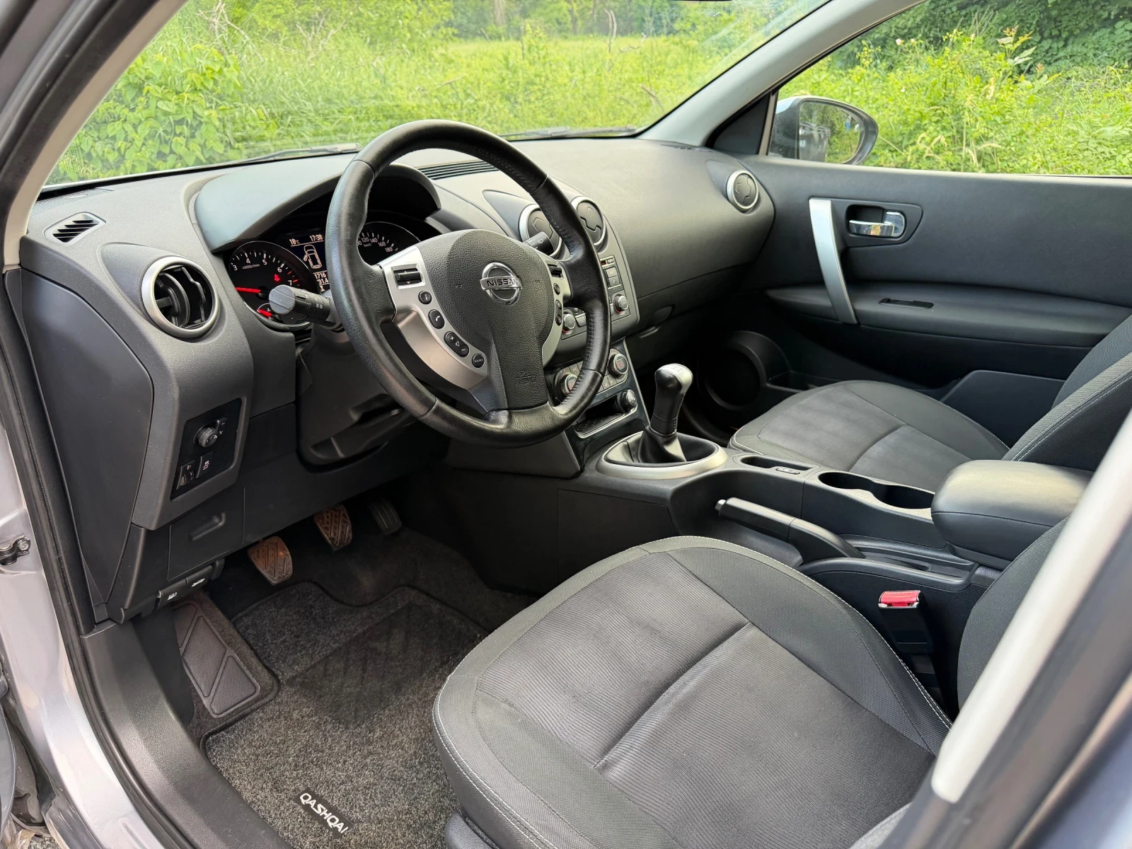 Nissan Qashqai 1.6i 116.кс 171716хил.км!! 2-ключа.Парктроник., снимка 13 - Автомобили и джипове - 54600923