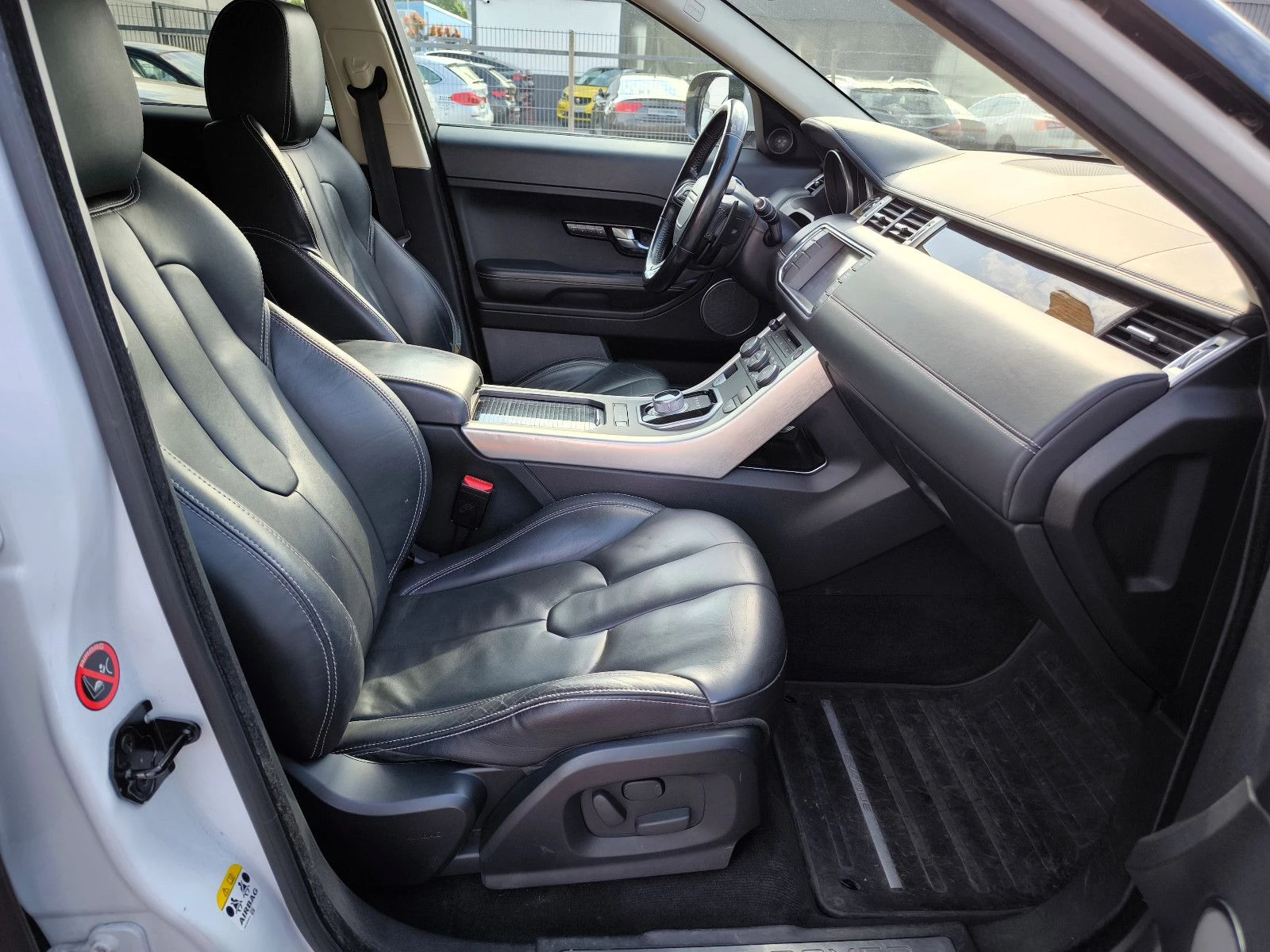 Land Rover Range Rover Evoque Prestige 2.2d 190PS, снимка 15 - Автомобили и джипове - 55875443