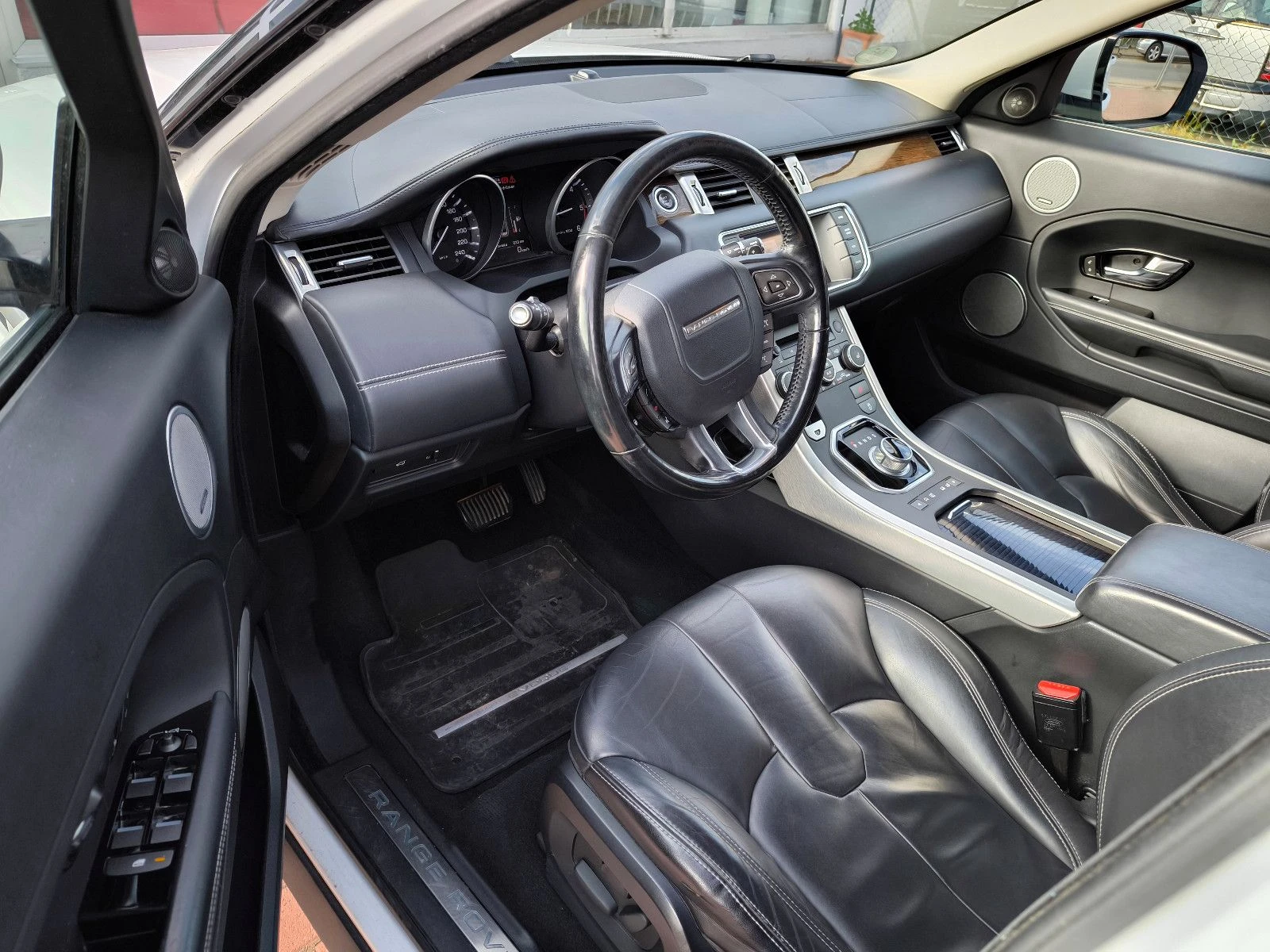 Land Rover Range Rover Evoque Prestige 2.2d 190PS, снимка 9 - Автомобили и джипове - 55875443