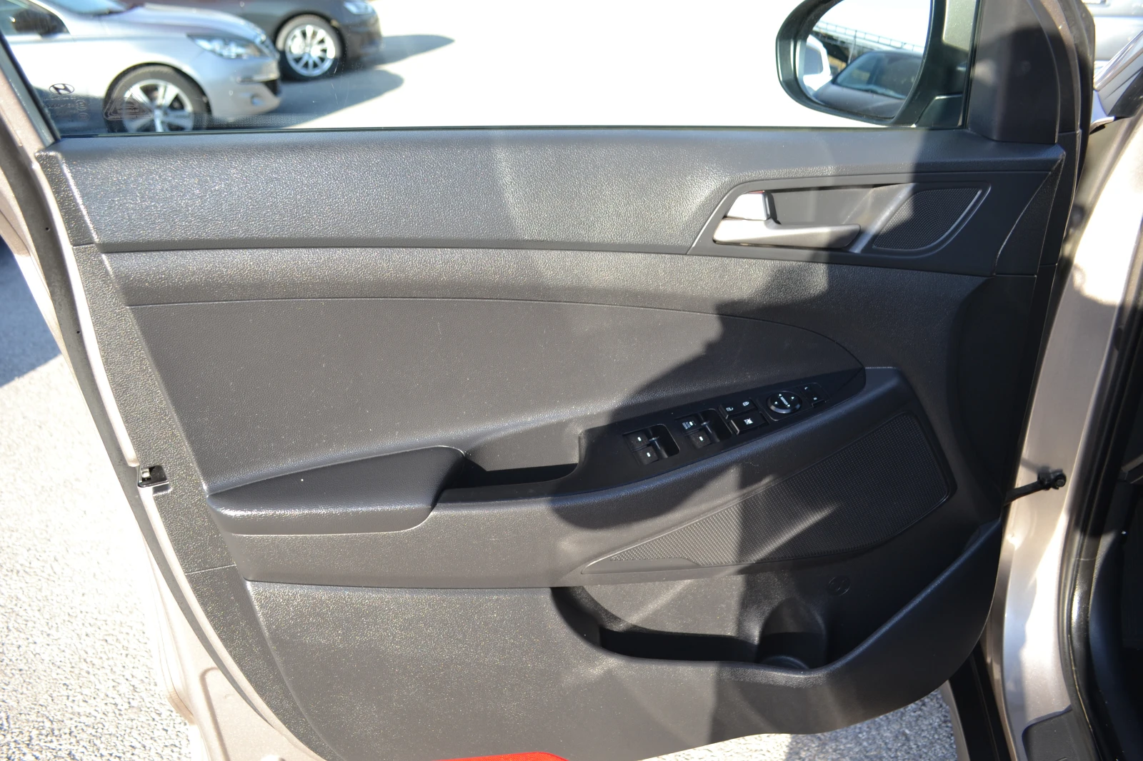 Hyundai Tucson 1.7CRDI, снимка 10 - Автомобили и джипове - 56009682