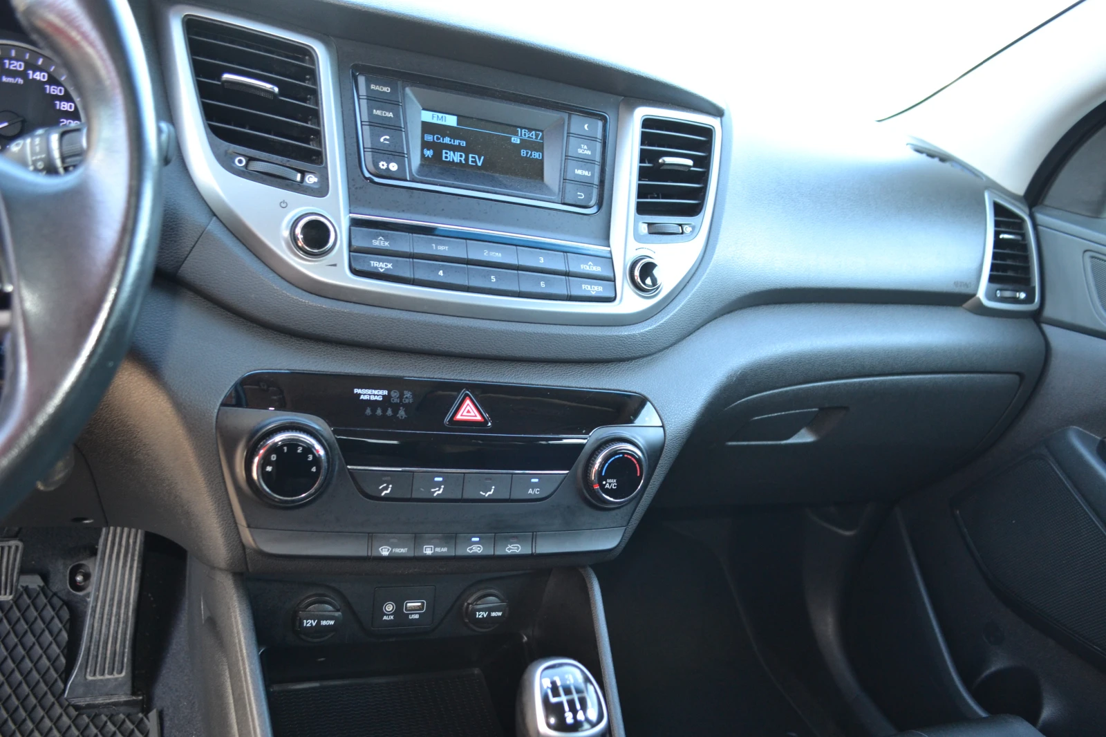 Hyundai Tucson 1.7CRDI, снимка 11 - Автомобили и джипове - 56009682