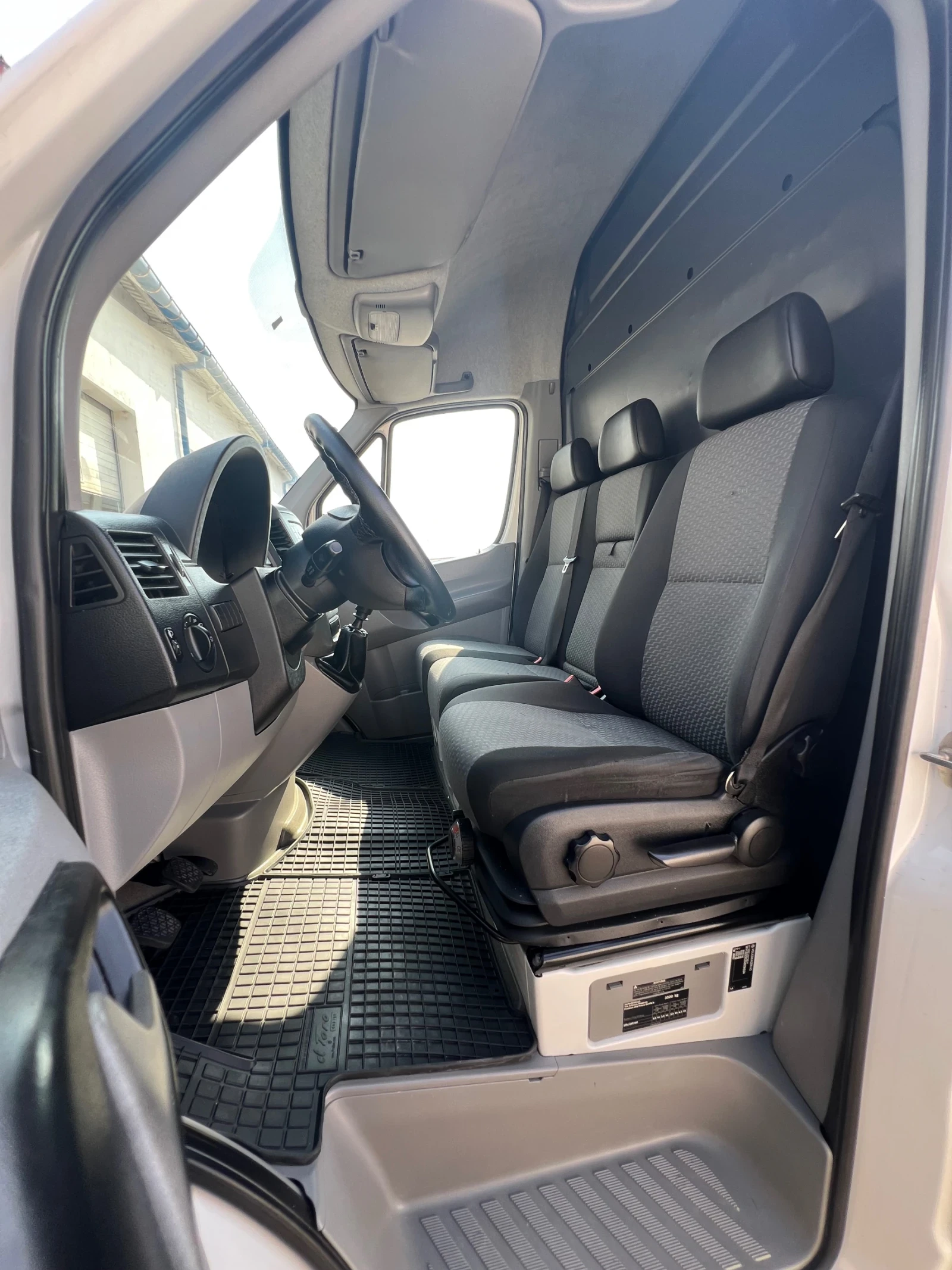 VW Crafter Средна база Климатроник, снимка 16 - Бусове и автобуси - 55915333