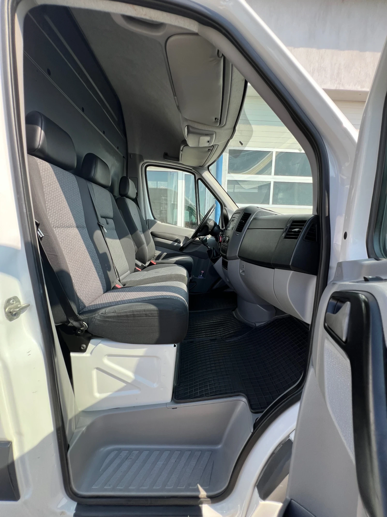 VW Crafter Средна база Климатроник, снимка 12 - Бусове и автобуси - 55915333