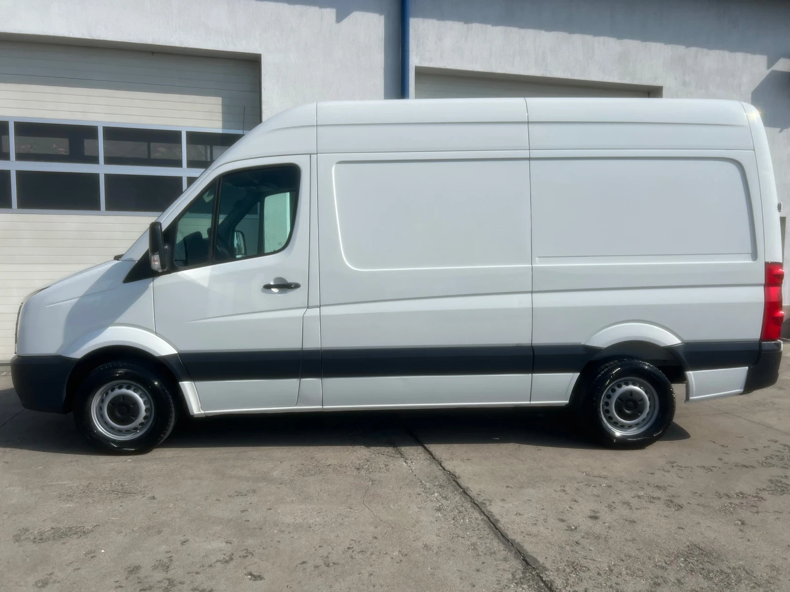VW Crafter Средна база Климатроник, снимка 4 - Бусове и автобуси - 55915333