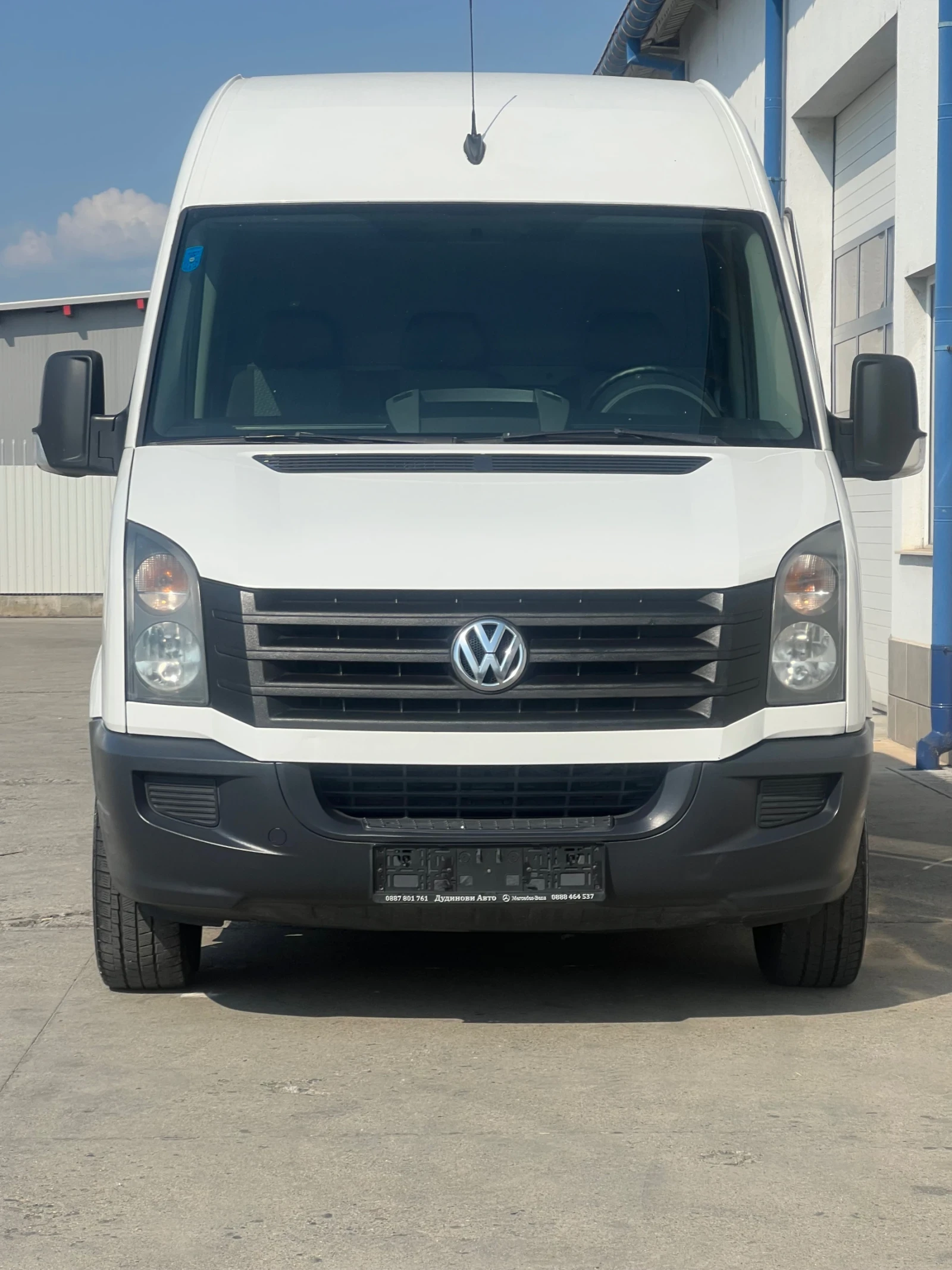 VW Crafter Средна база Климатроник, снимка 2 - Бусове и автобуси - 55915333