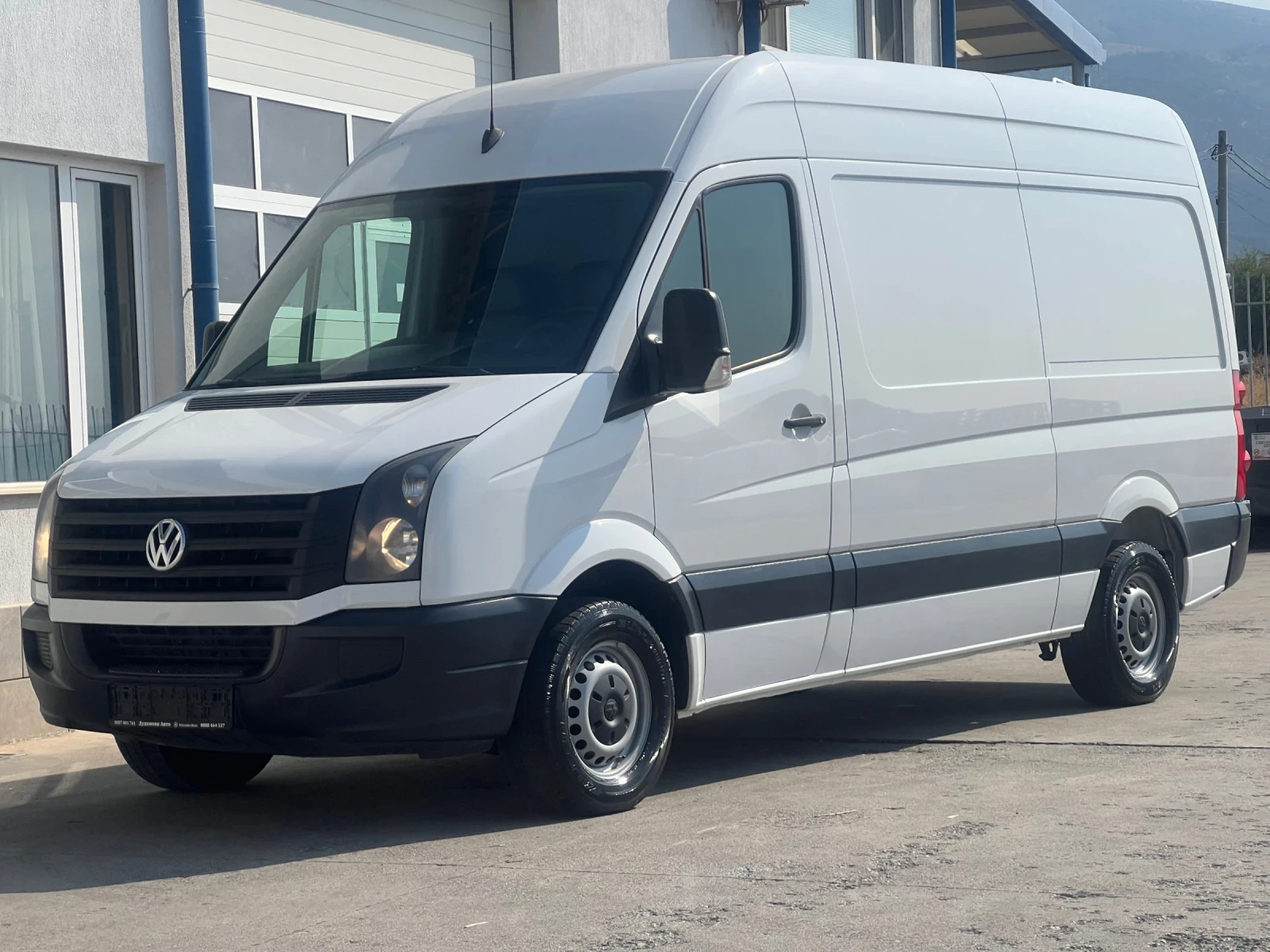 VW Crafter Средна база Климатроник, снимка 3 - Бусове и автобуси - 55915333
