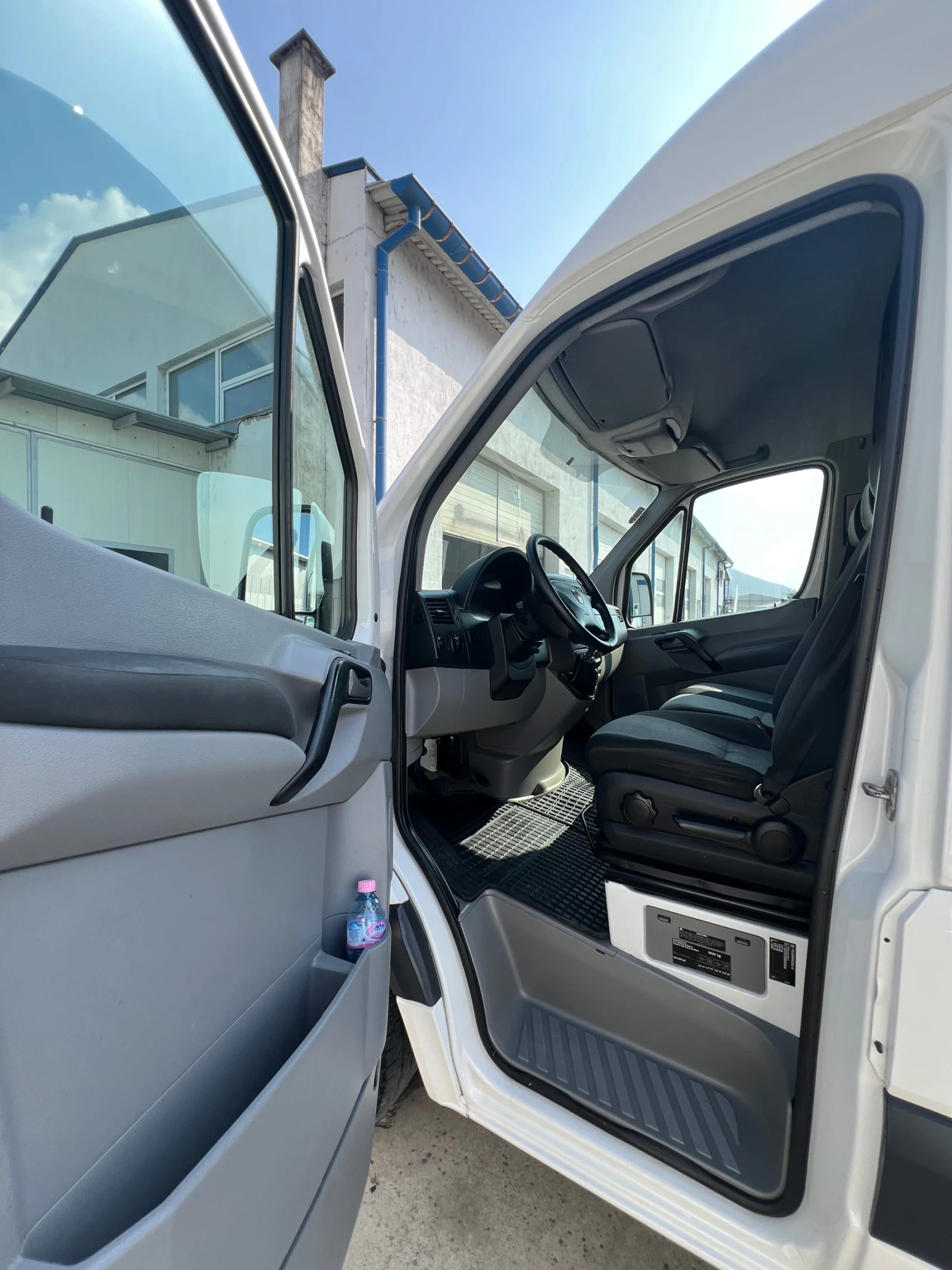 VW Crafter Средна база Климатроник, снимка 15 - Бусове и автобуси - 55915333