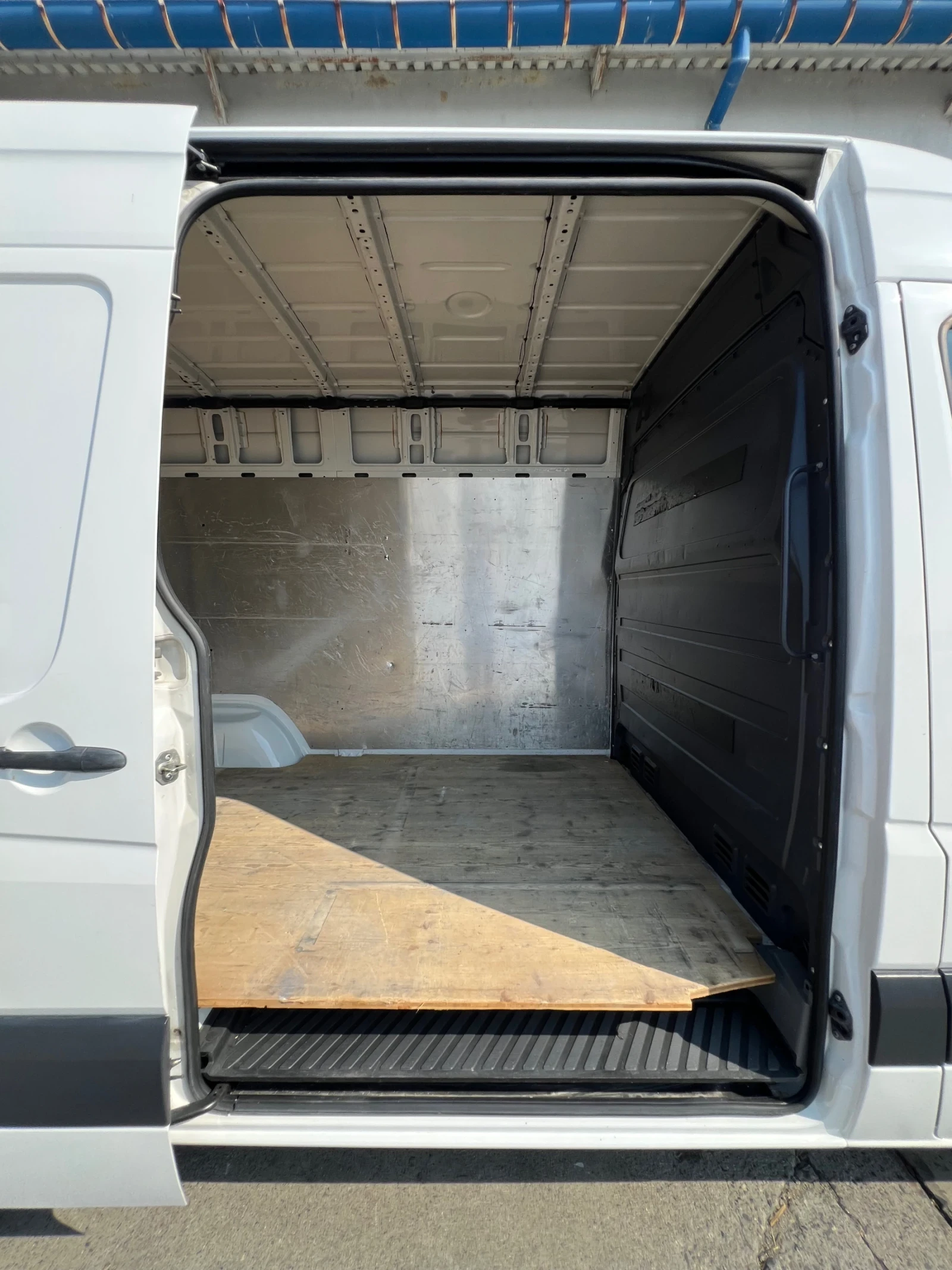 VW Crafter Средна база Климатроник, снимка 11 - Бусове и автобуси - 55915333