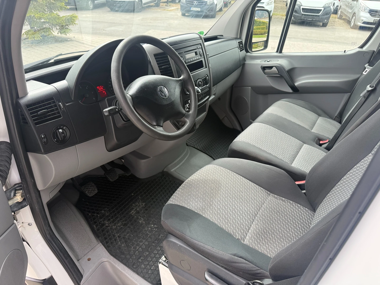 VW Crafter 2.0TDI Климатроник L2H2 Euro 5-EEV, снимка 12 - Бусове и автобуси - 56223155