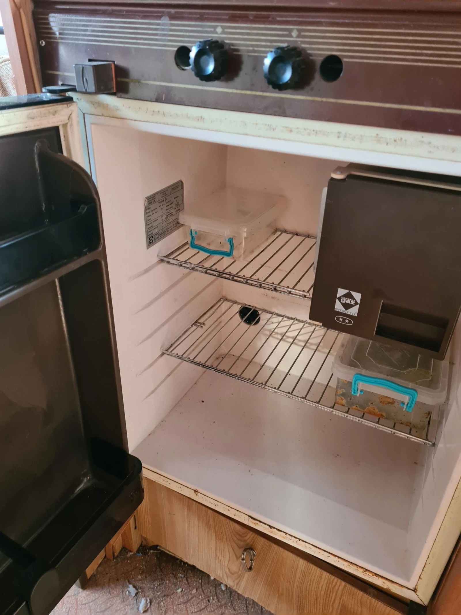 Каравана Caravelair РЕГИСТРИРАНА !!! ТОП ЦЕНА , снимка 8 - Каравани и кемпери - 53762765