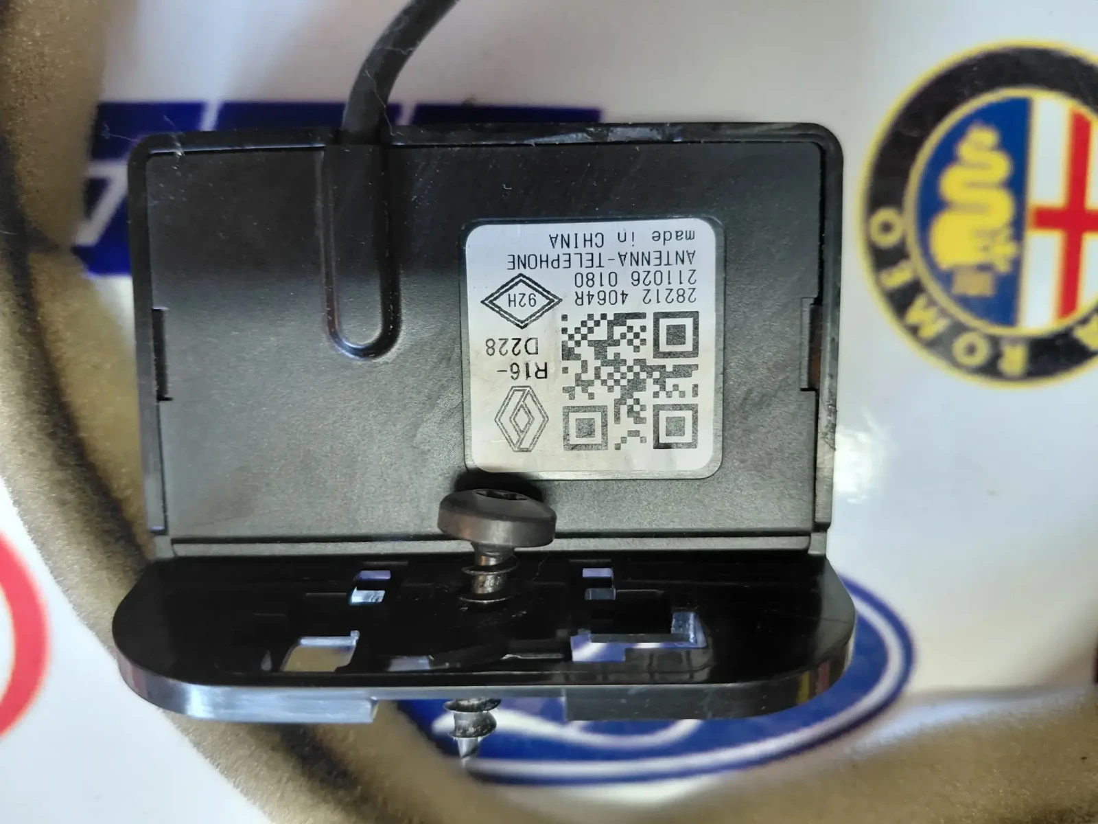 282124064R GPS антена RENAULT CLIO V, CAPTUR II  2110260180, снимка 2 - Части - 55577546