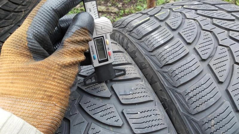 Гуми Зимни 225/50R17, снимка 3 - Гуми и джанти - 27533065