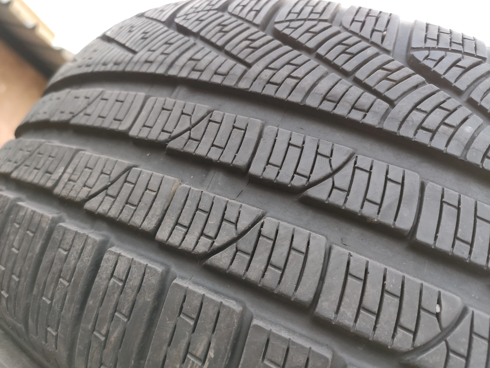 Гуми Зимни 245/50R18, снимка 5 - Гуми и джанти - 53965714