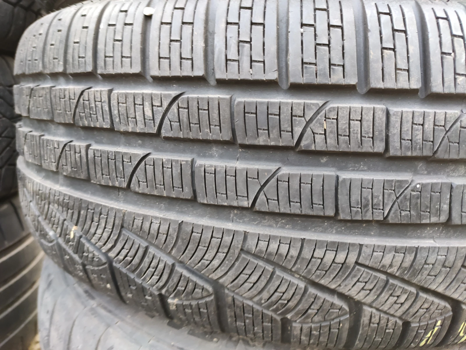 Гуми Зимни 245/50R18, снимка 4 - Гуми и джанти - 53965714