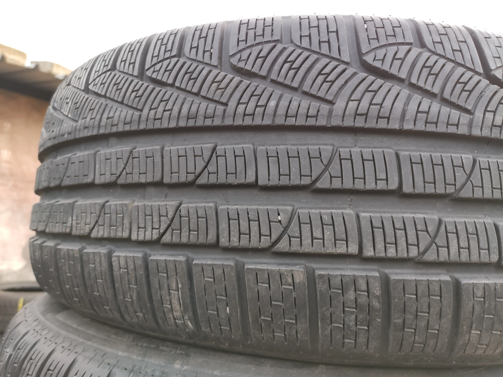 Гуми Зимни 245/50R18