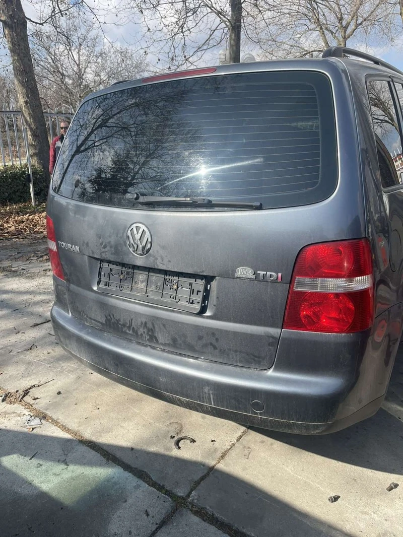 VW Touran, снимка 8 - Автомобили и джипове - 47850439