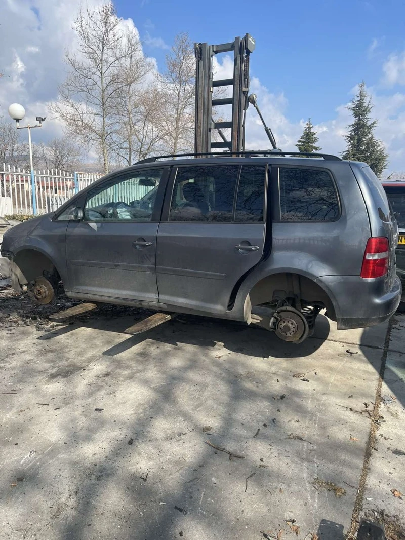 VW Touran, снимка 1 - Автомобили и джипове - 47850439