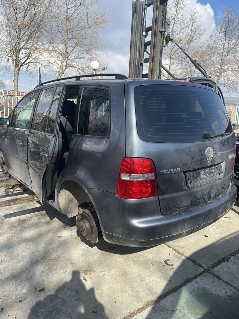 VW Touran, снимка 5 - Автомобили и джипове - 47850439