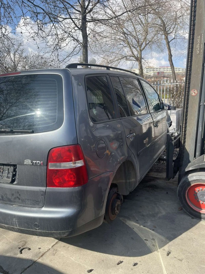 VW Touran, снимка 3 - Автомобили и джипове - 47850439